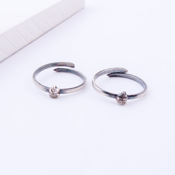 Tiny Silver Adjustable Textured Leaf Toe Ring