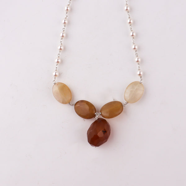 wear Silver Pearl Ganthan Necklace with saree