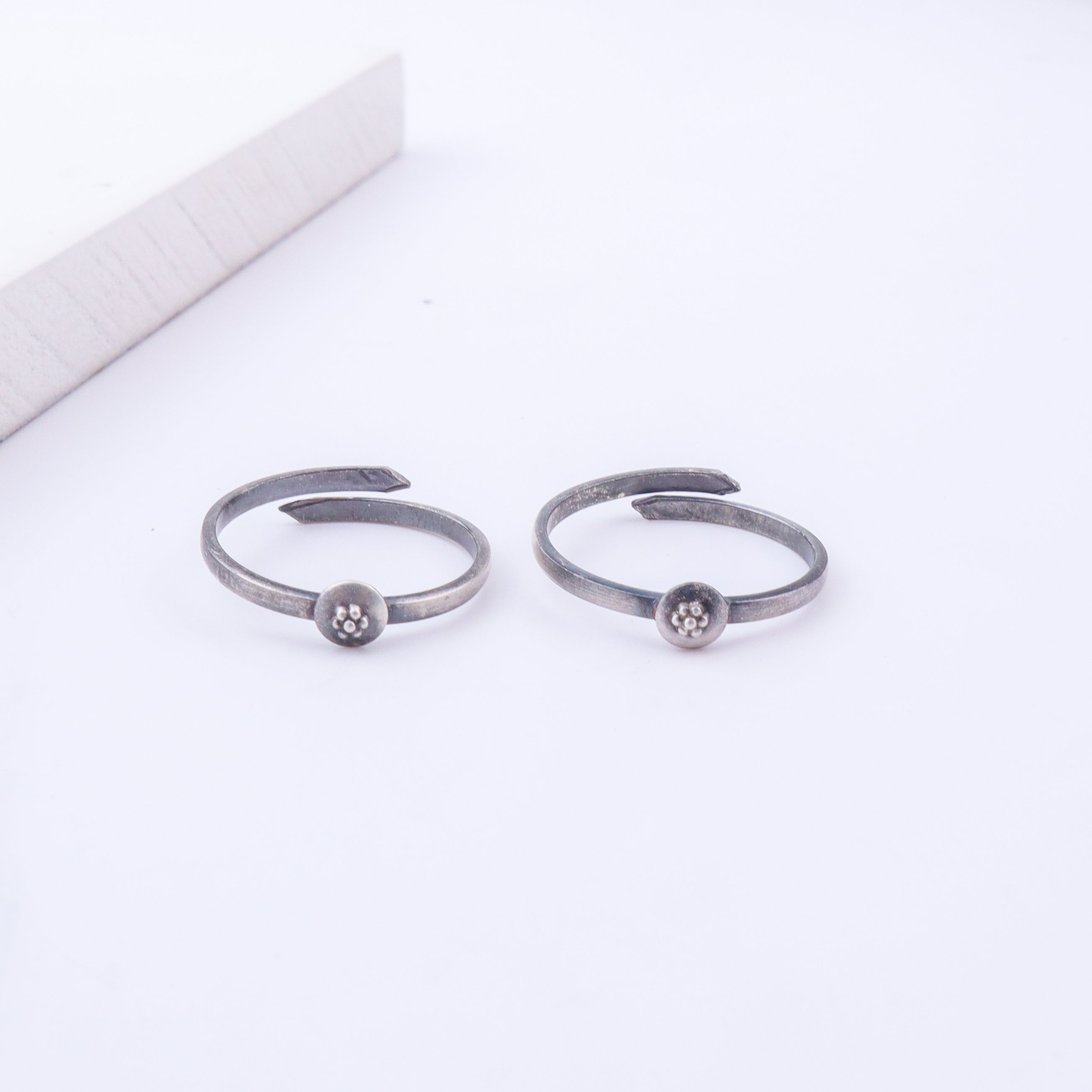 Tiny Silver Adjustable Kudi Dome Toe Ring