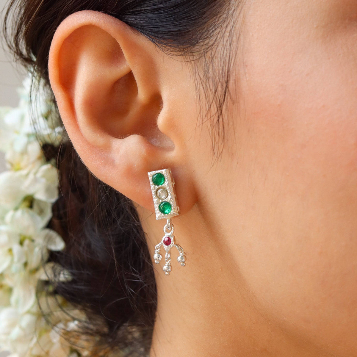 Close-up of Silver Green Stone and Pearls Chinchapeti Set detailing