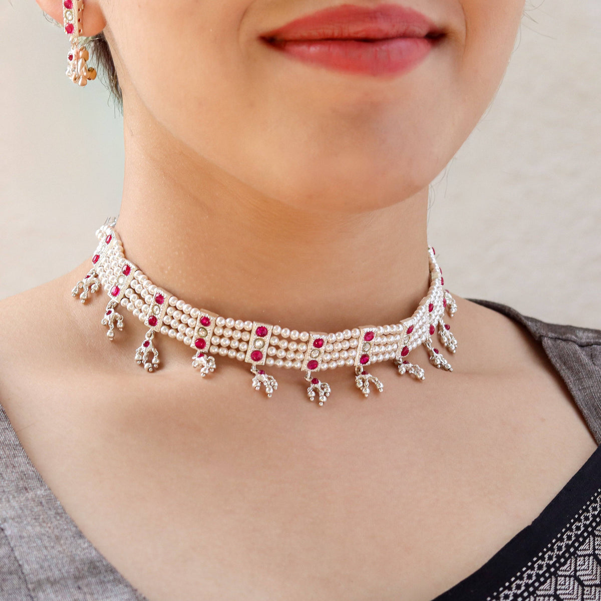 Close-up of Silver Pink Stone and Pearls Chinchapeti Set detailing