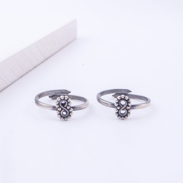 Model wearing tiny silver adjustable infinity toe ring