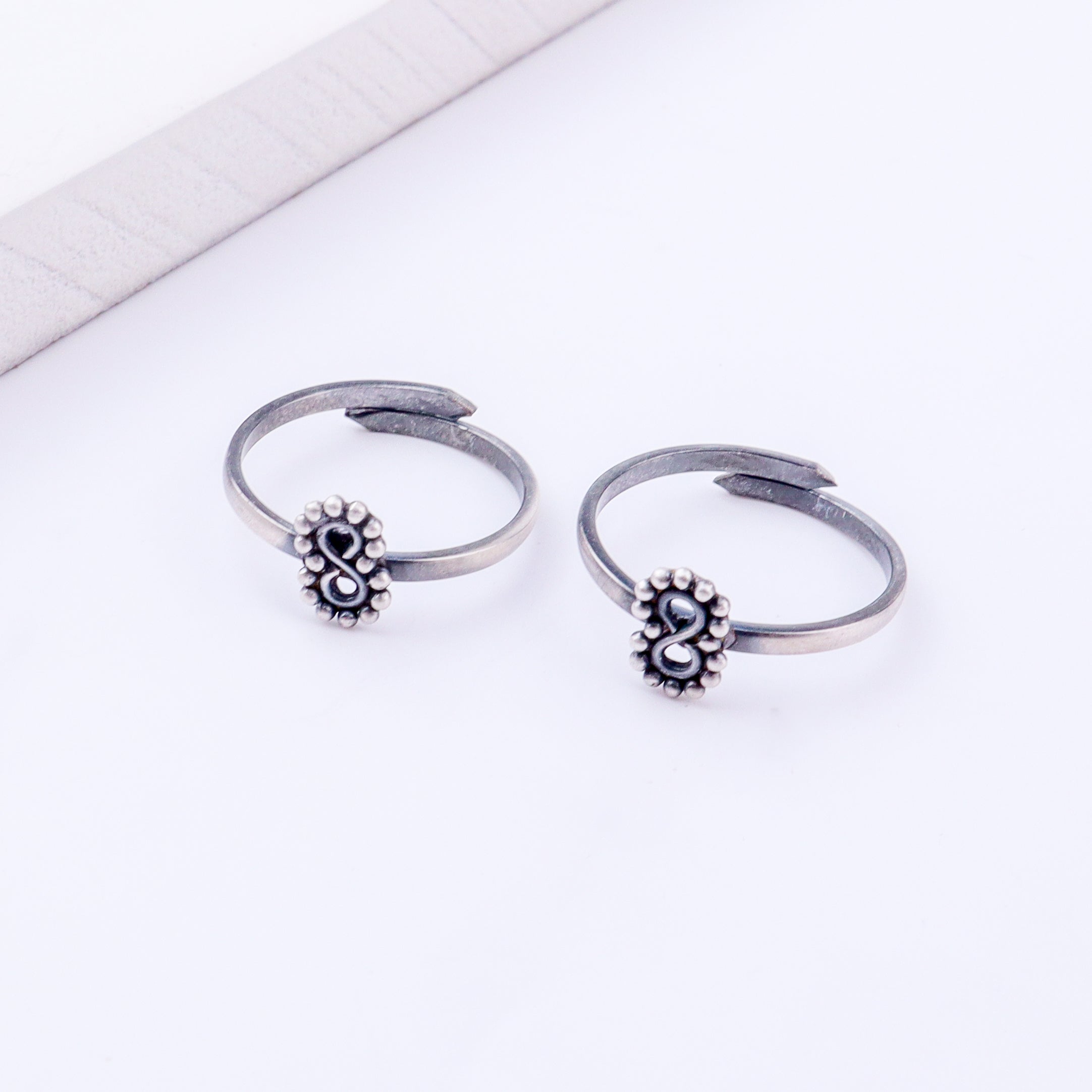 Infinity silver toe ring styled with ethnic outfit