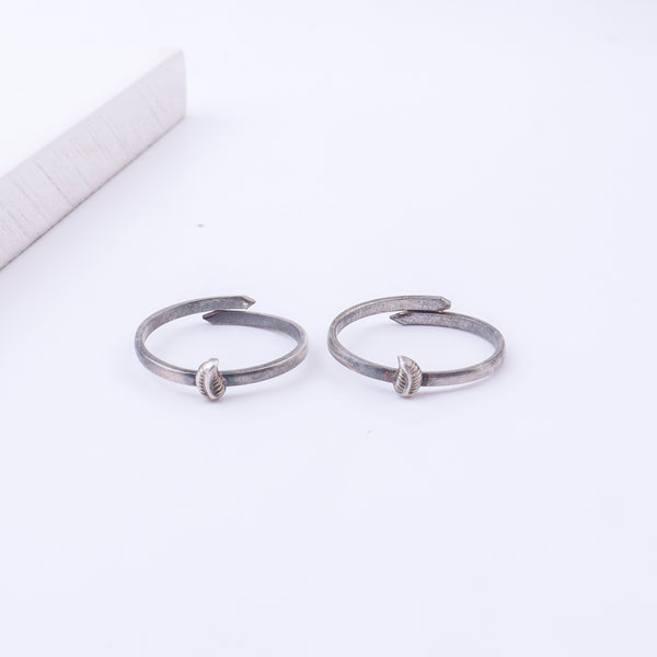 Tiny Silver Adjustable Leaf Toe Ring