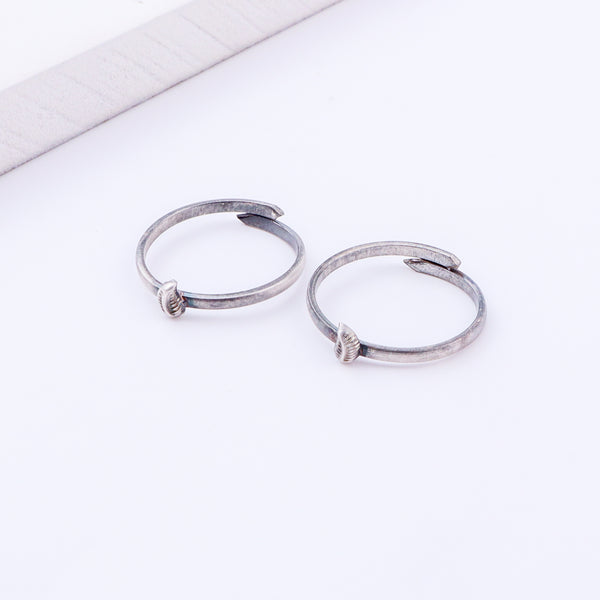 Tiny Silver Adjustable Leaf Toe Ring