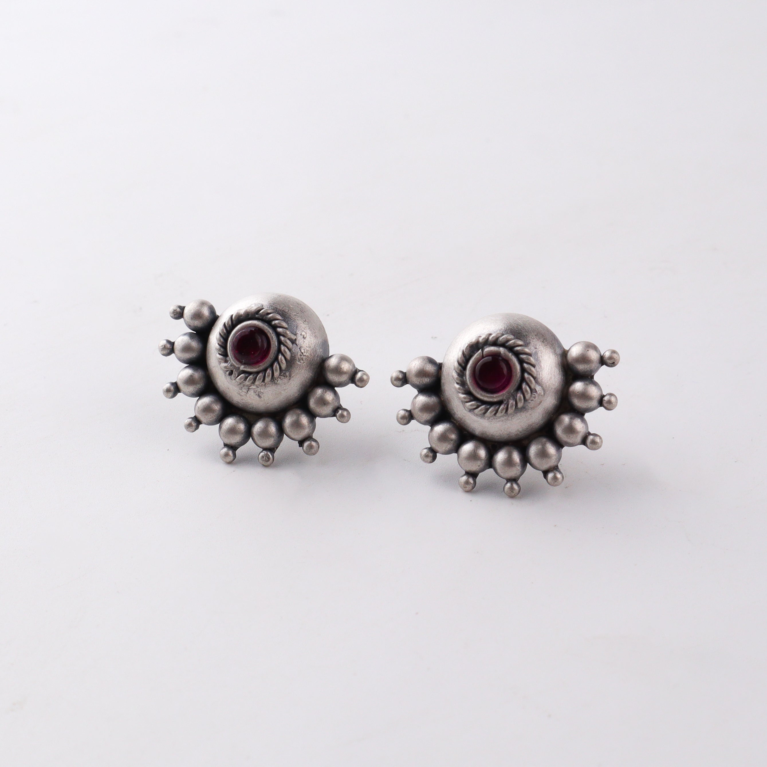 Silver Oxidized Dome Earring with kempu stone