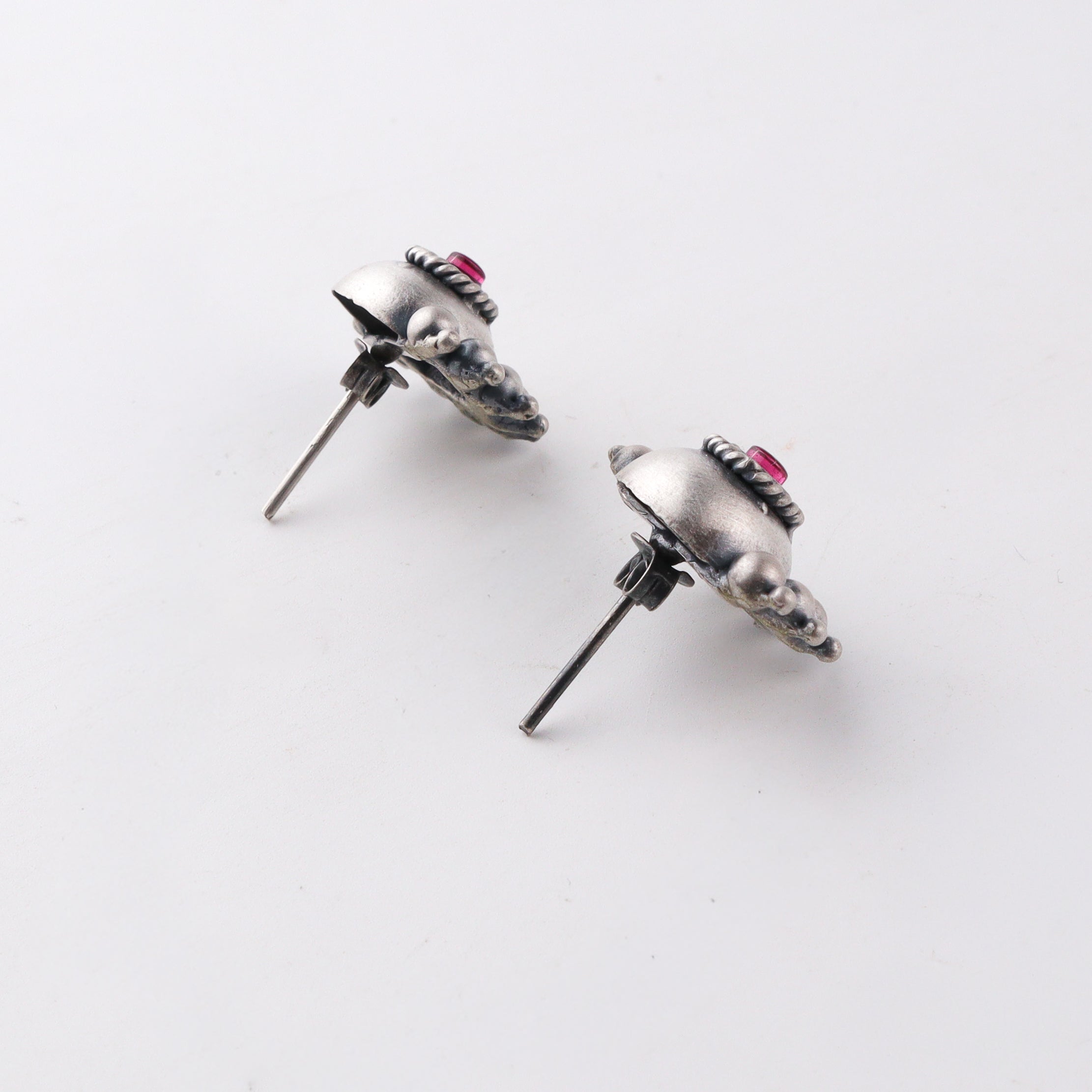 Silver Oxidized Dome Earring with kempu stone