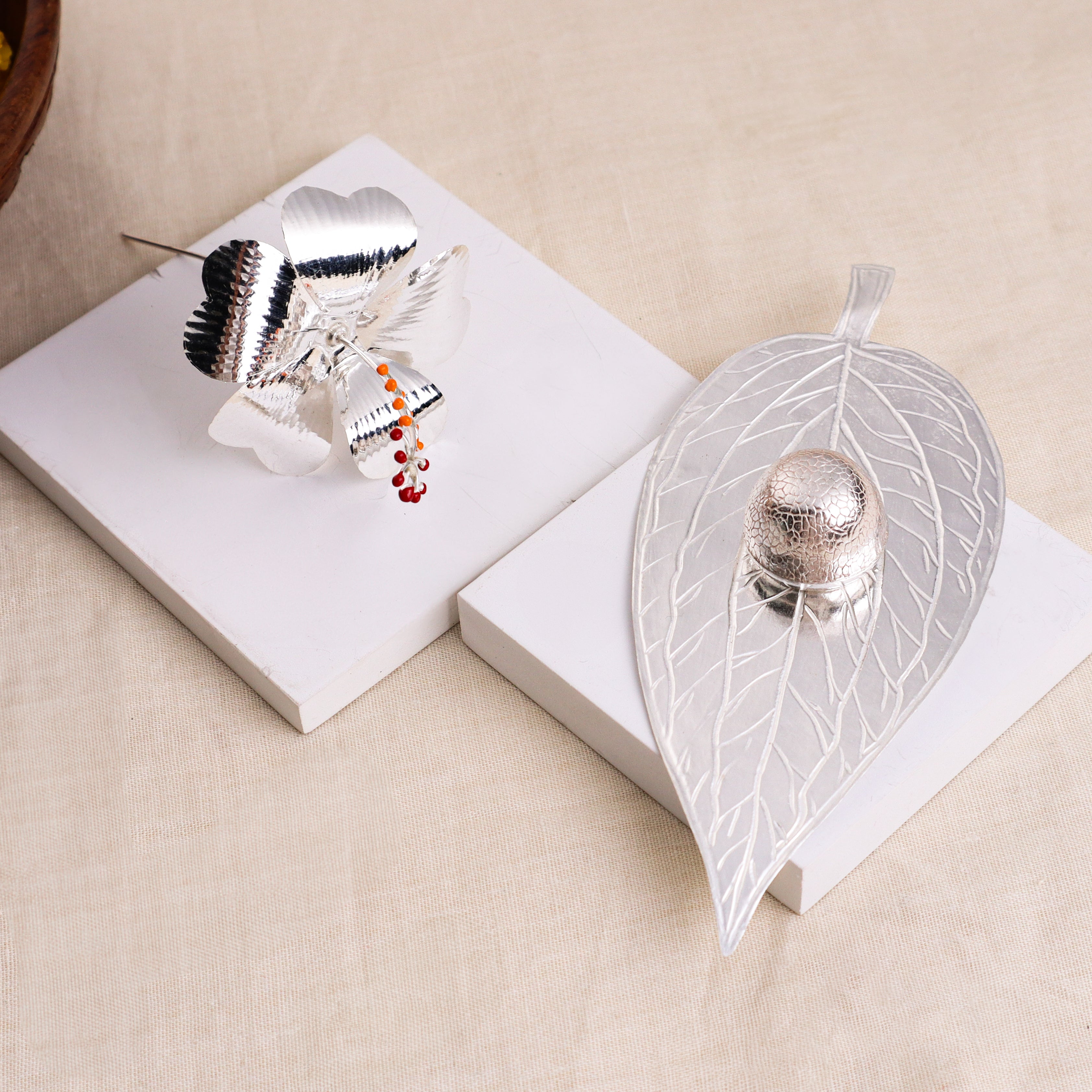 Silver Gift Set : Big Paan Supari and Jaswand Flower
