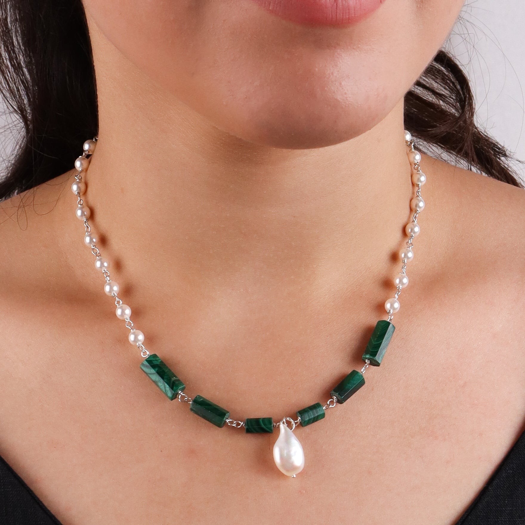 Silver Pearl Ganthan Necklace With Malachite Stone