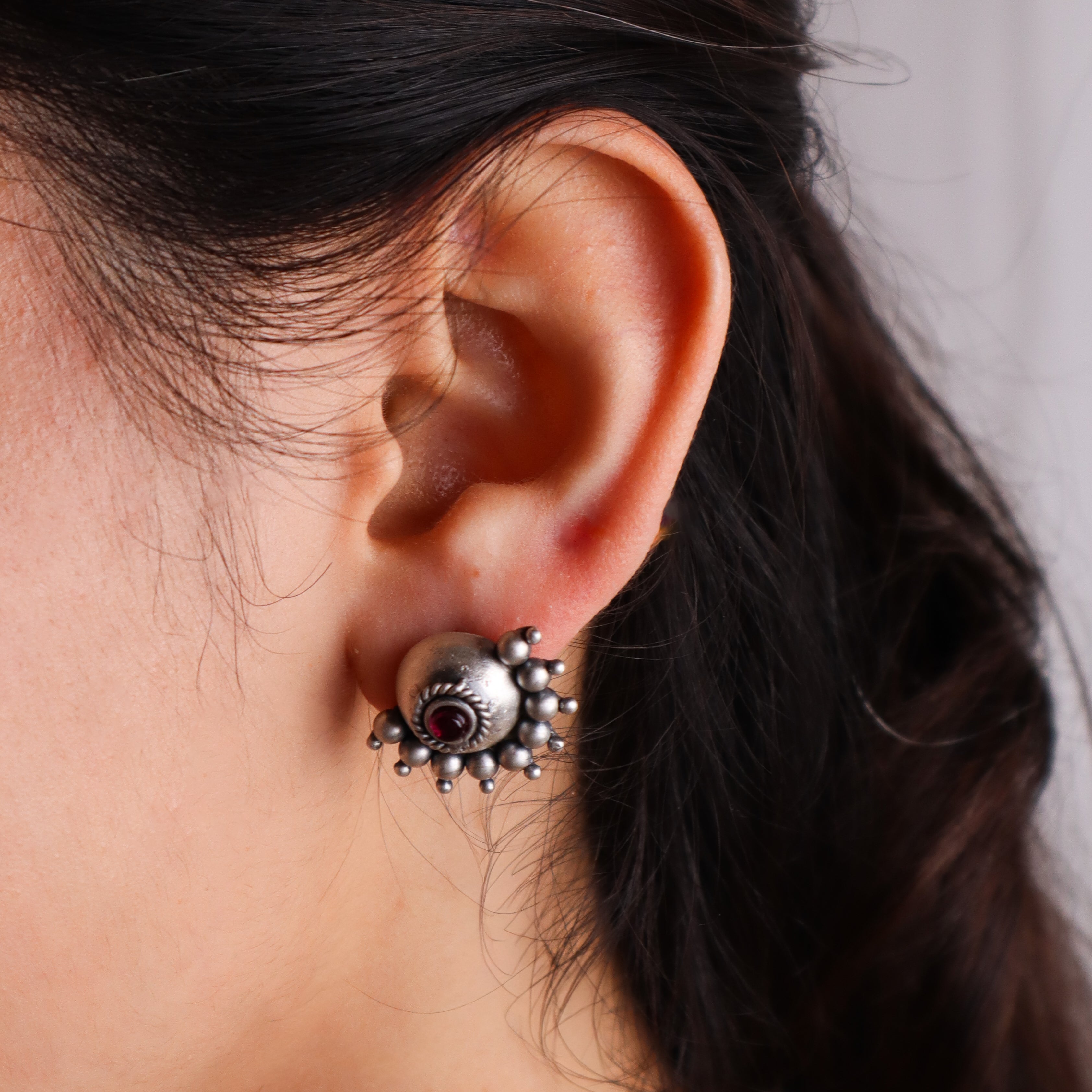 Silver Oxidized Dome Earring with kempu stone
