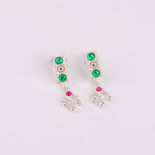 Woman styling Silver Green Stone and Pearls Chinchapeti Set