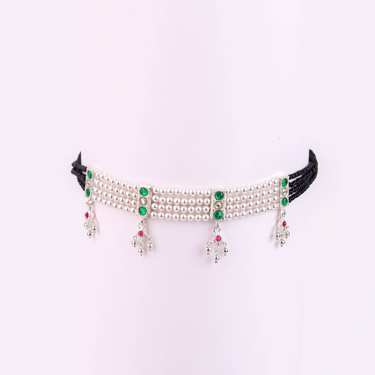Woman styling Silvers Chinchapeti Mangalsutra with saree