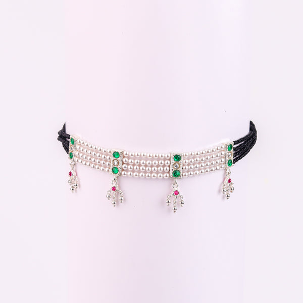 Woman styling Silvers Chinchapeti Mangalsutra with saree