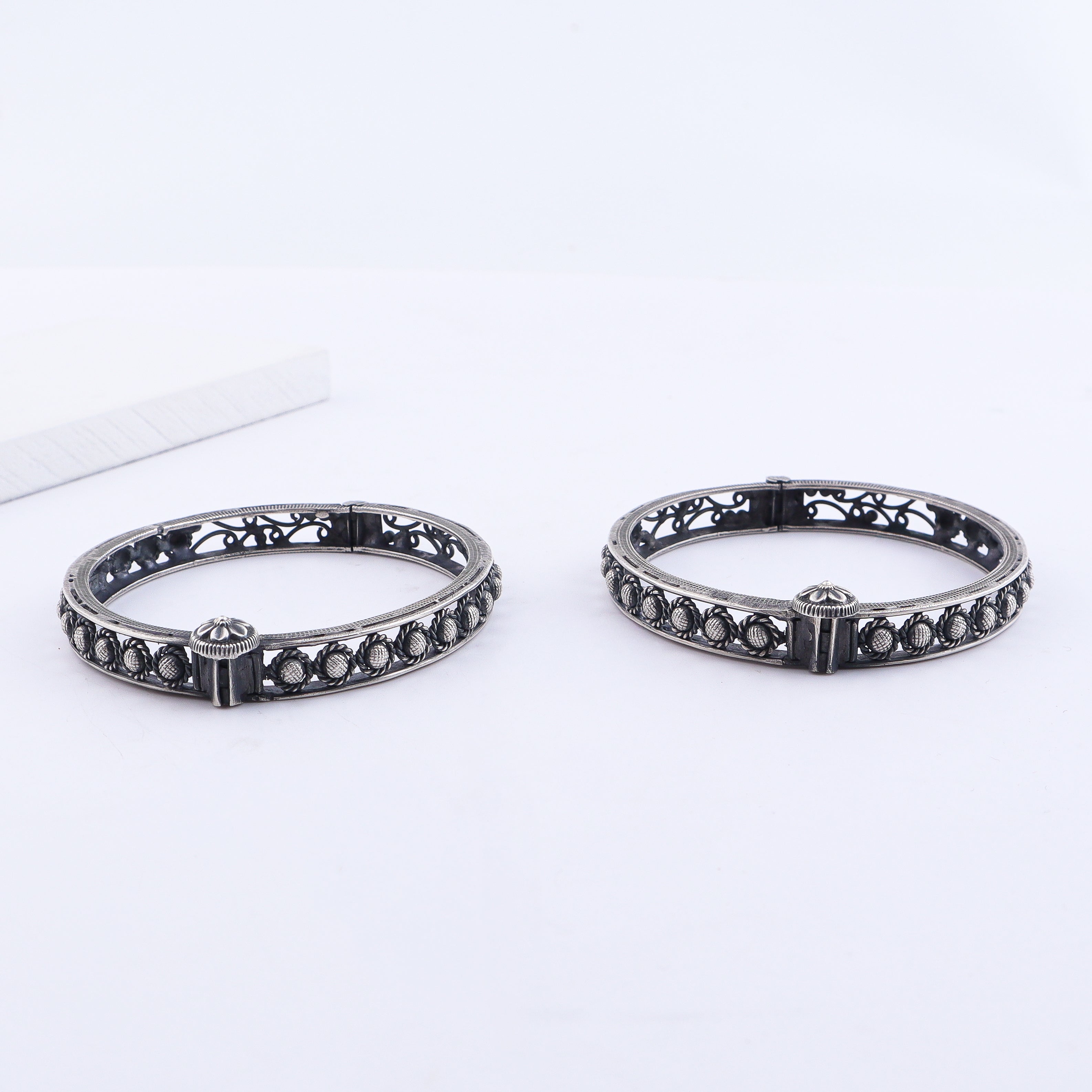 Oxidized Nakshi Bangle Pair (Openable)