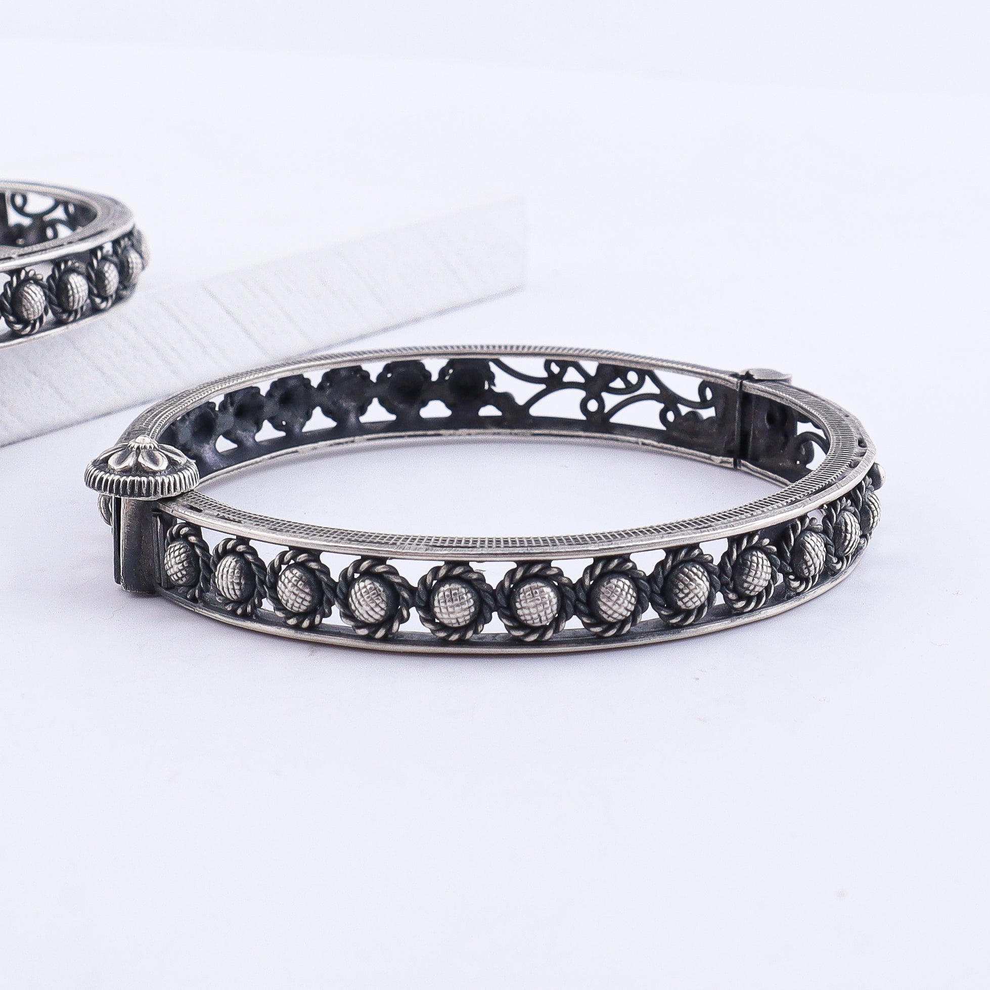 Oxidized Nakshi Bangle Pair (Openable)