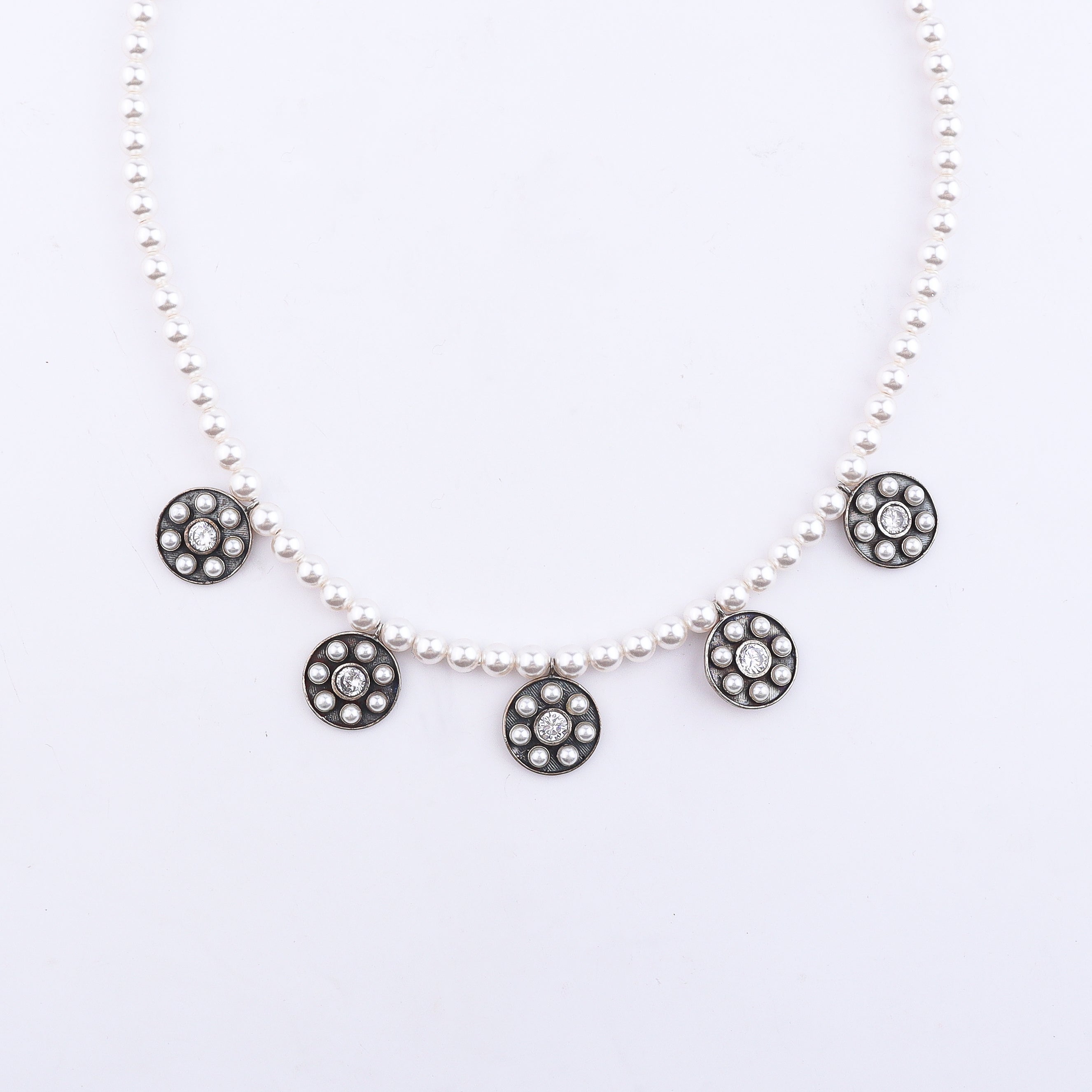 Kundan Motif Necklace with Pearls