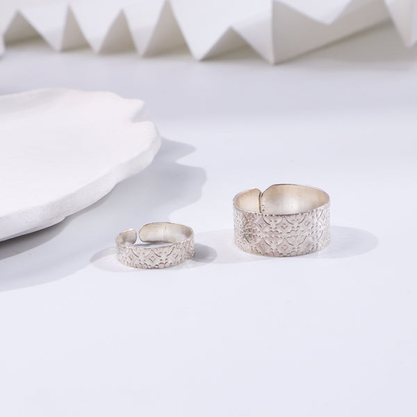 Textured couple rings in silver with intricate patterns