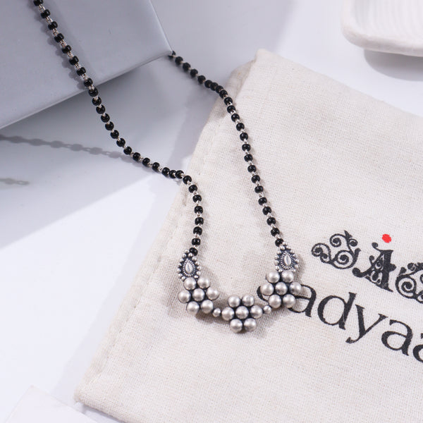 Itihaas Kudi Nath Mangalsutra ( Motif Size : Medium )