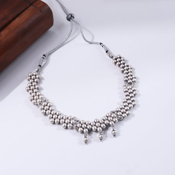 The Kudi Choker silver necklace with pearl accents