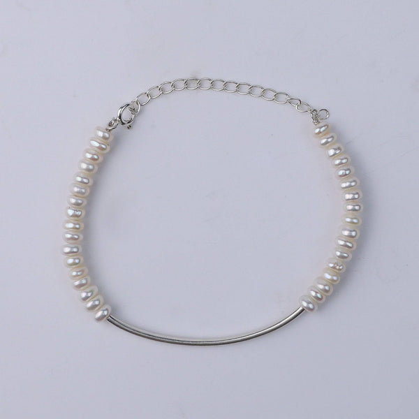 Pearl bracelet with silver chain