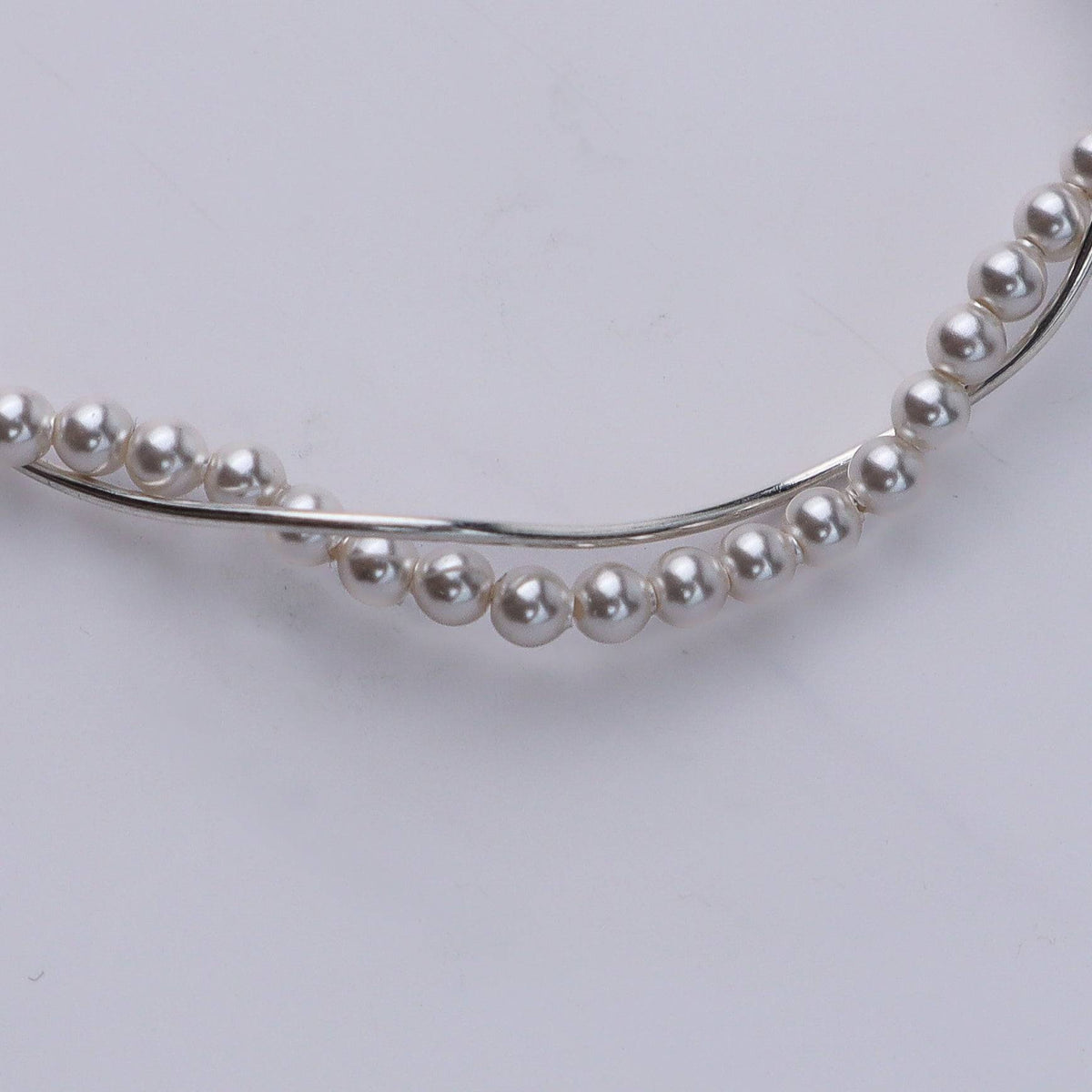 Close-up of Pearl Wave Bracelet silver design