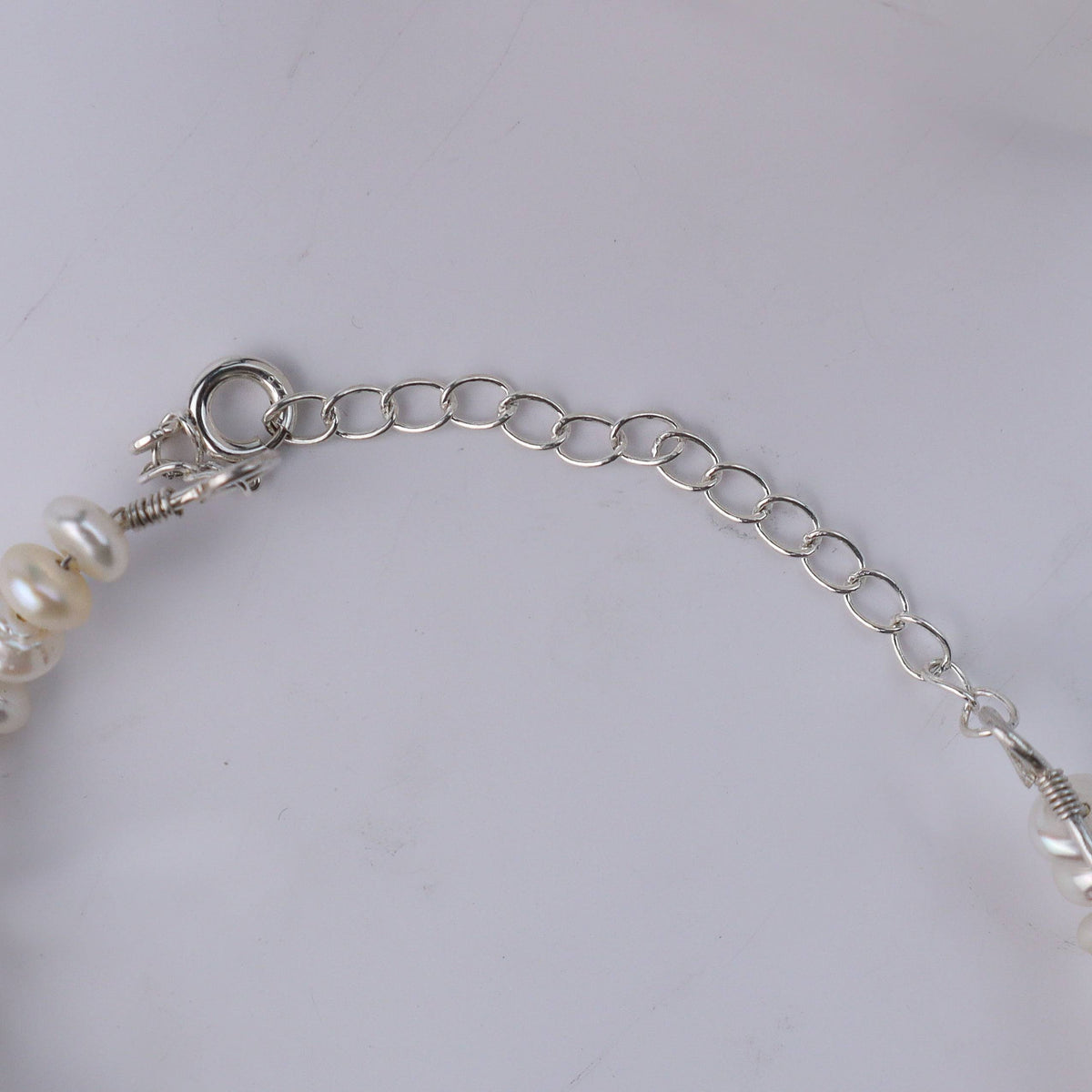 Detailed view of pearl twisted bracelet's clasp