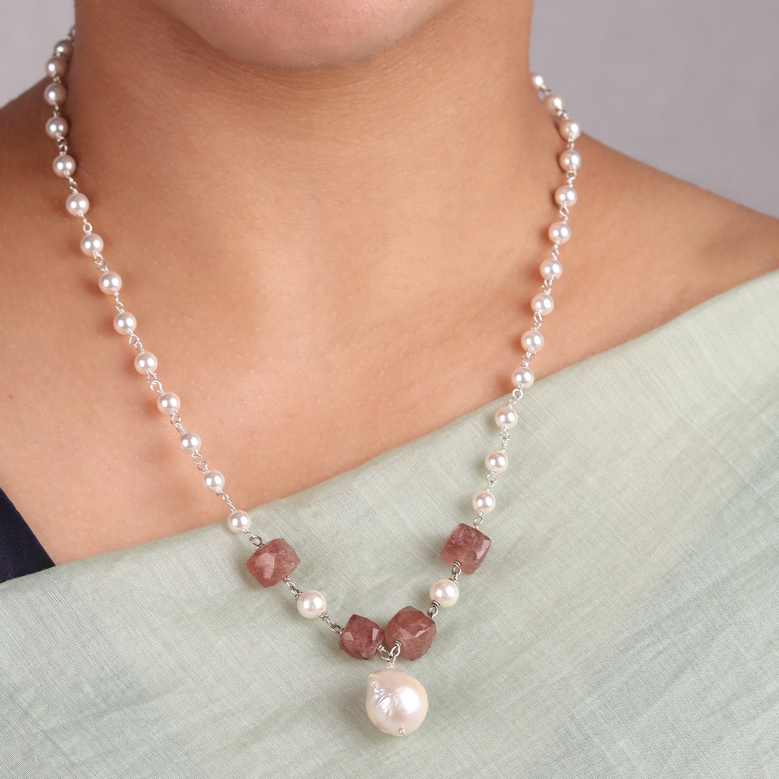 Pearl ganthan necklace with Semipricious stones