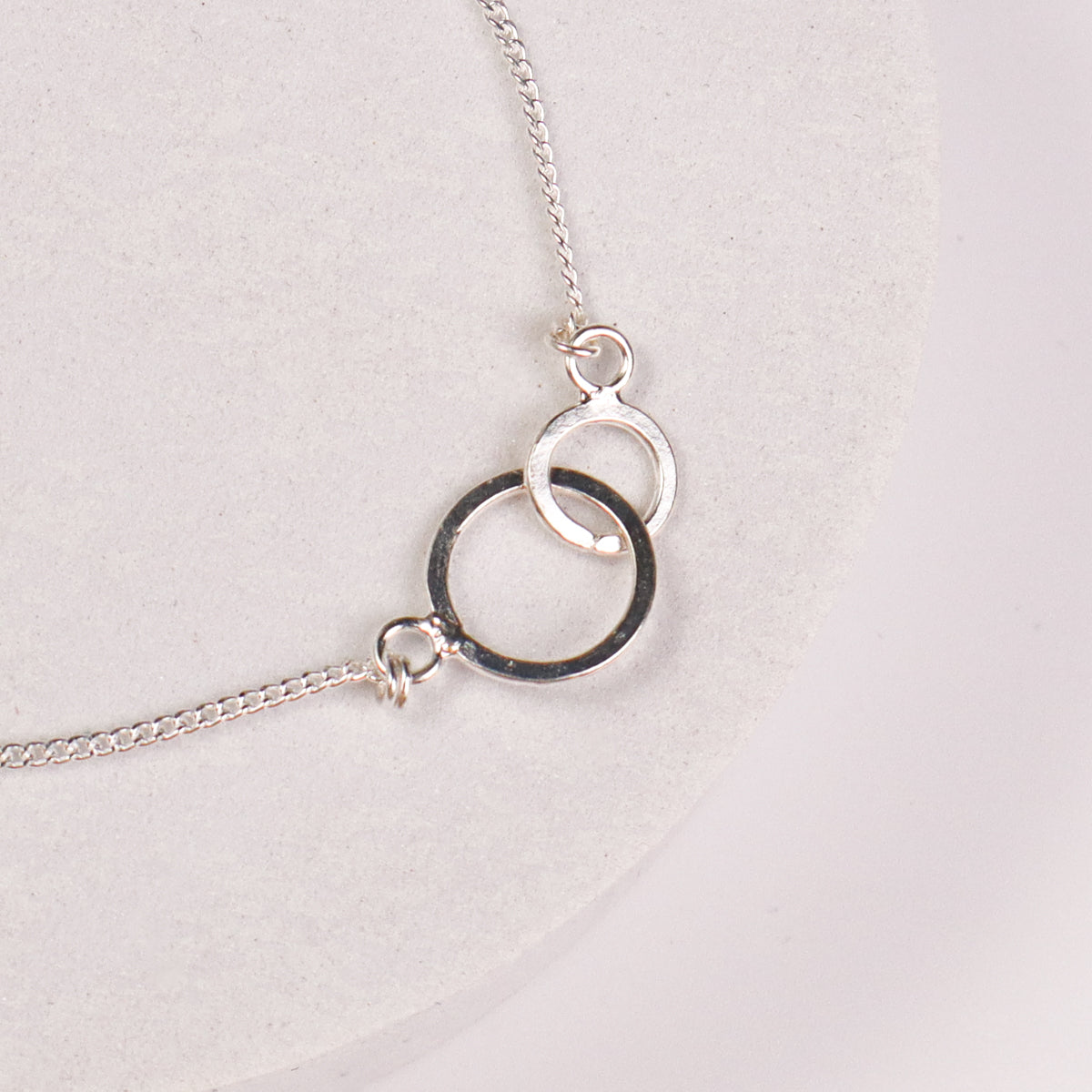 Circle Flat Wire Pendant Necklace