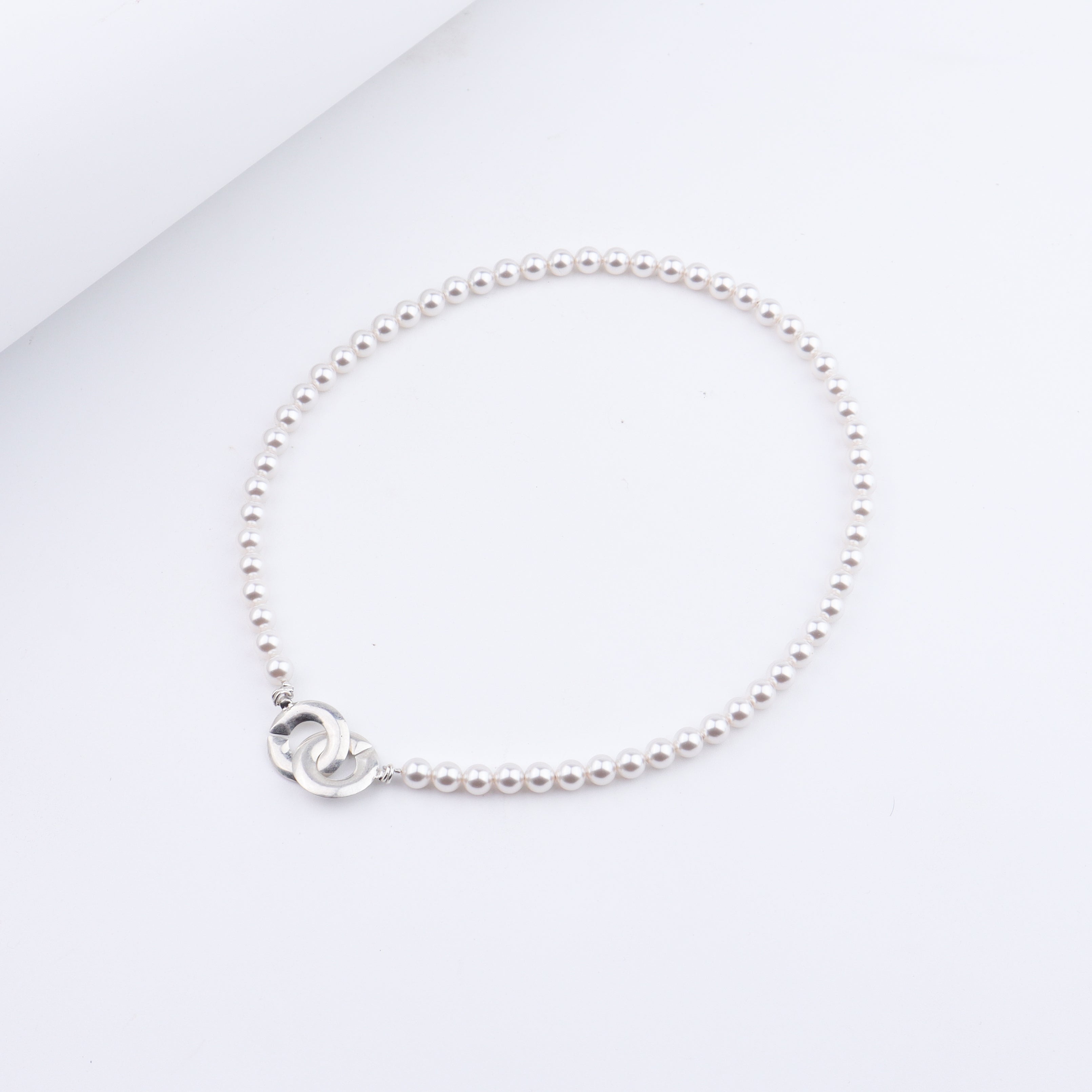 Pearl Beaded Necklace (White Pearls: 6 mm)