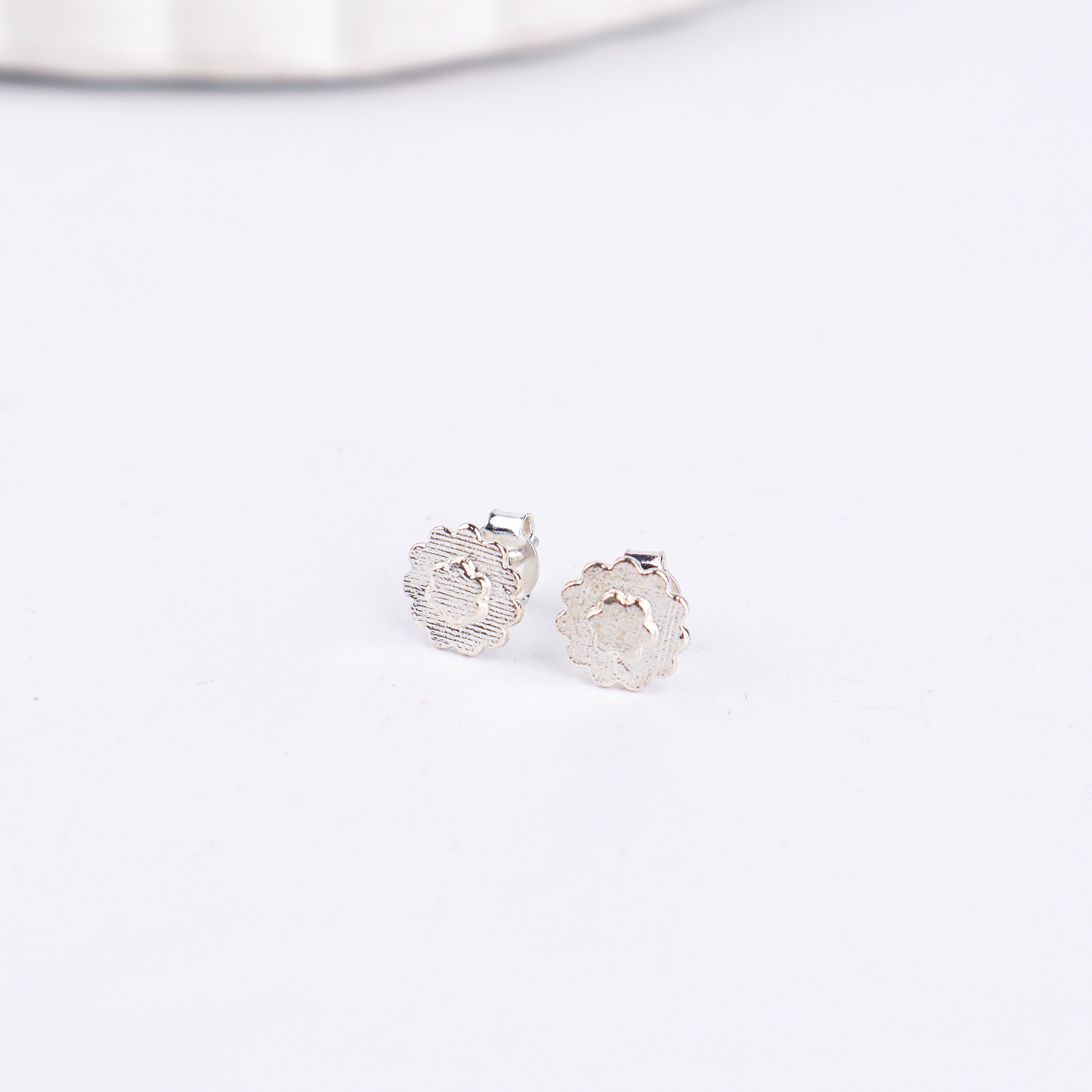 Silver Saaj Motif Earring Small : ताईत (Taait)