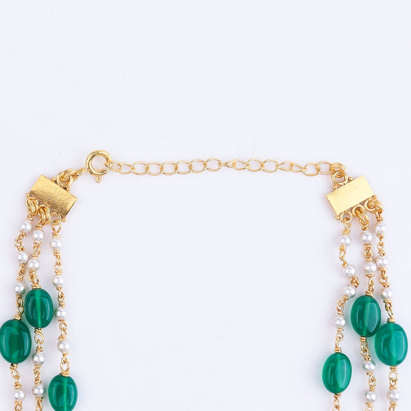Gold chain with green onyx and pearl necklace detail