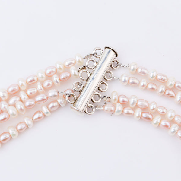 Pearl necklace with silver clasp