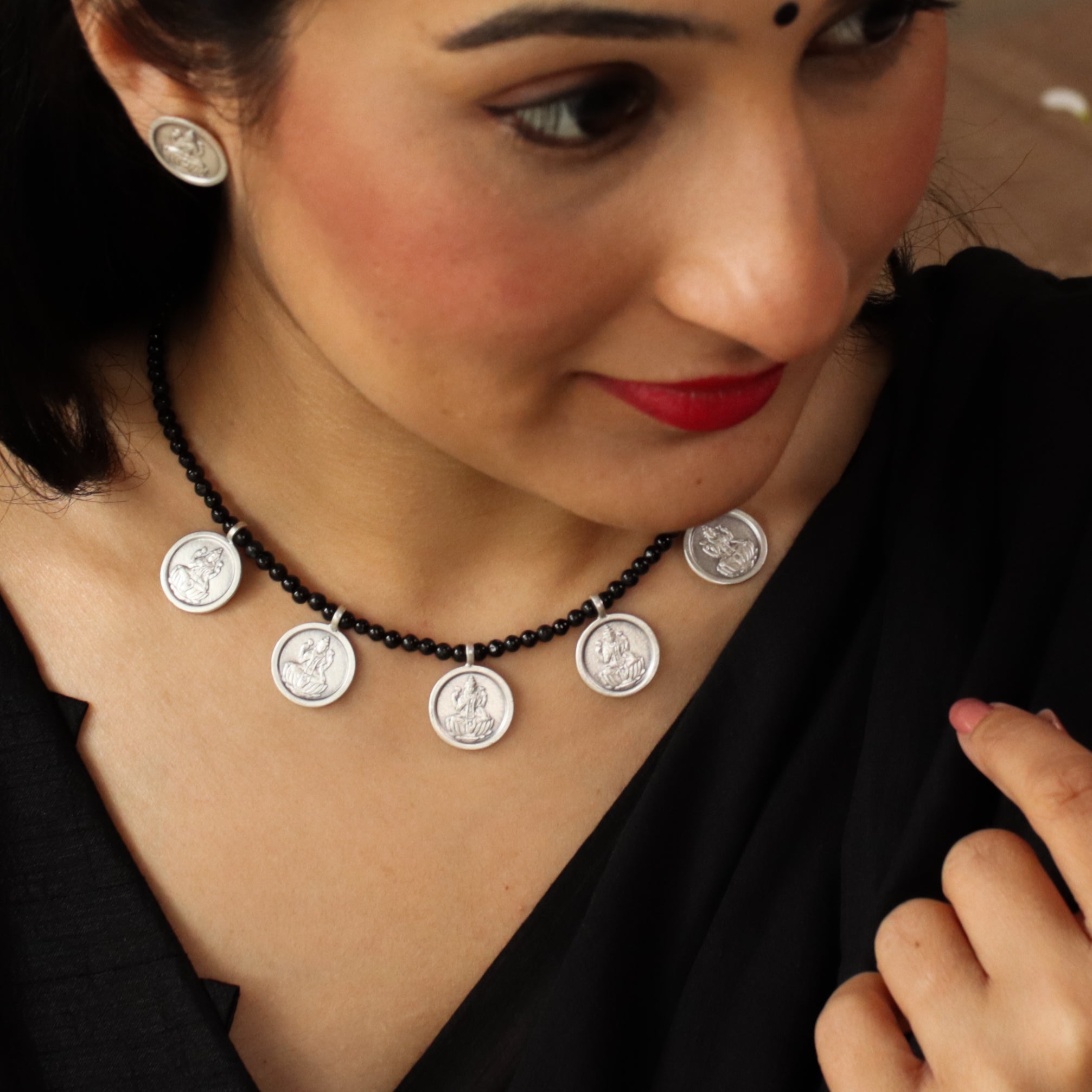 Black Onyx Silver Putali Haar Set