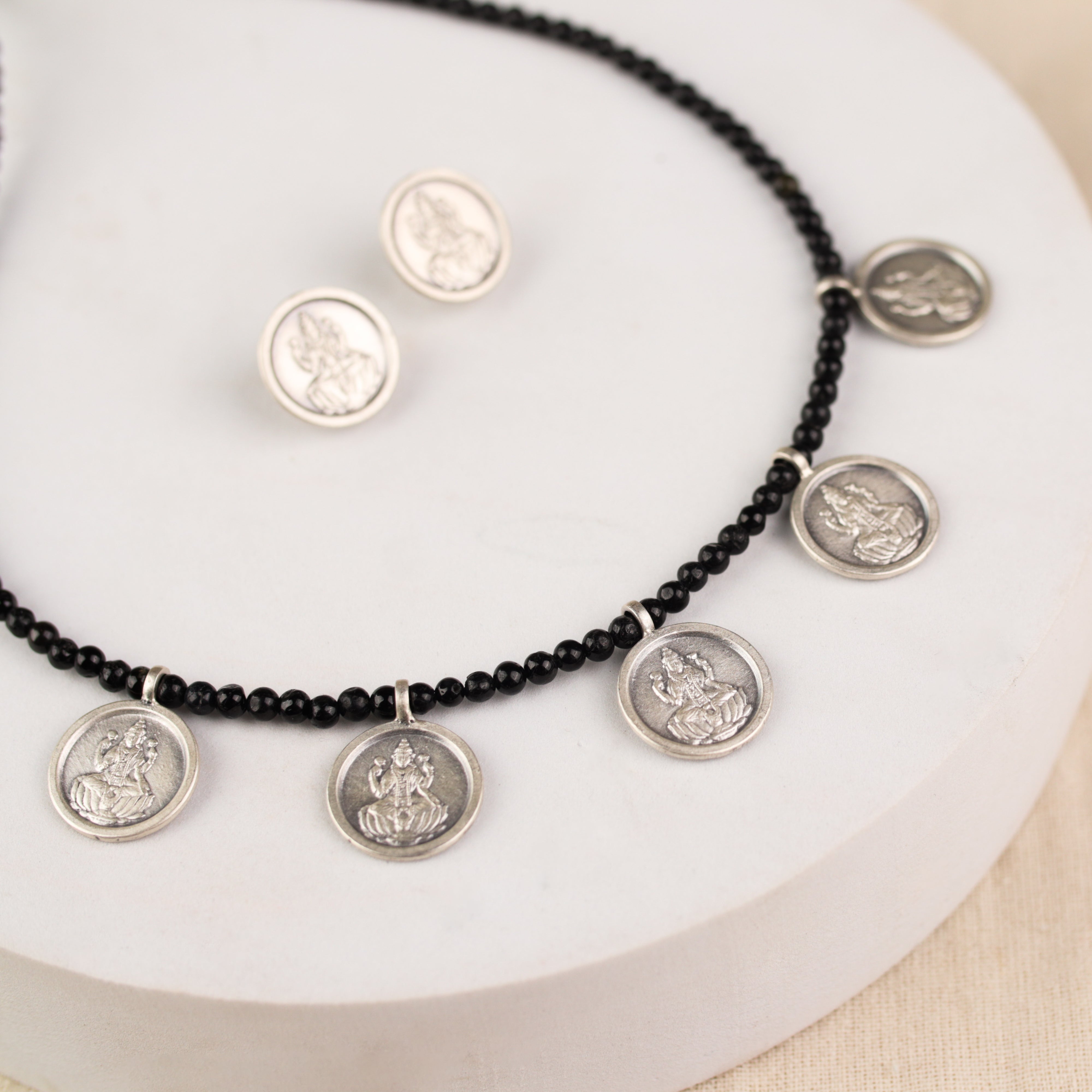 Black Onyx Silver Putali Haar Set