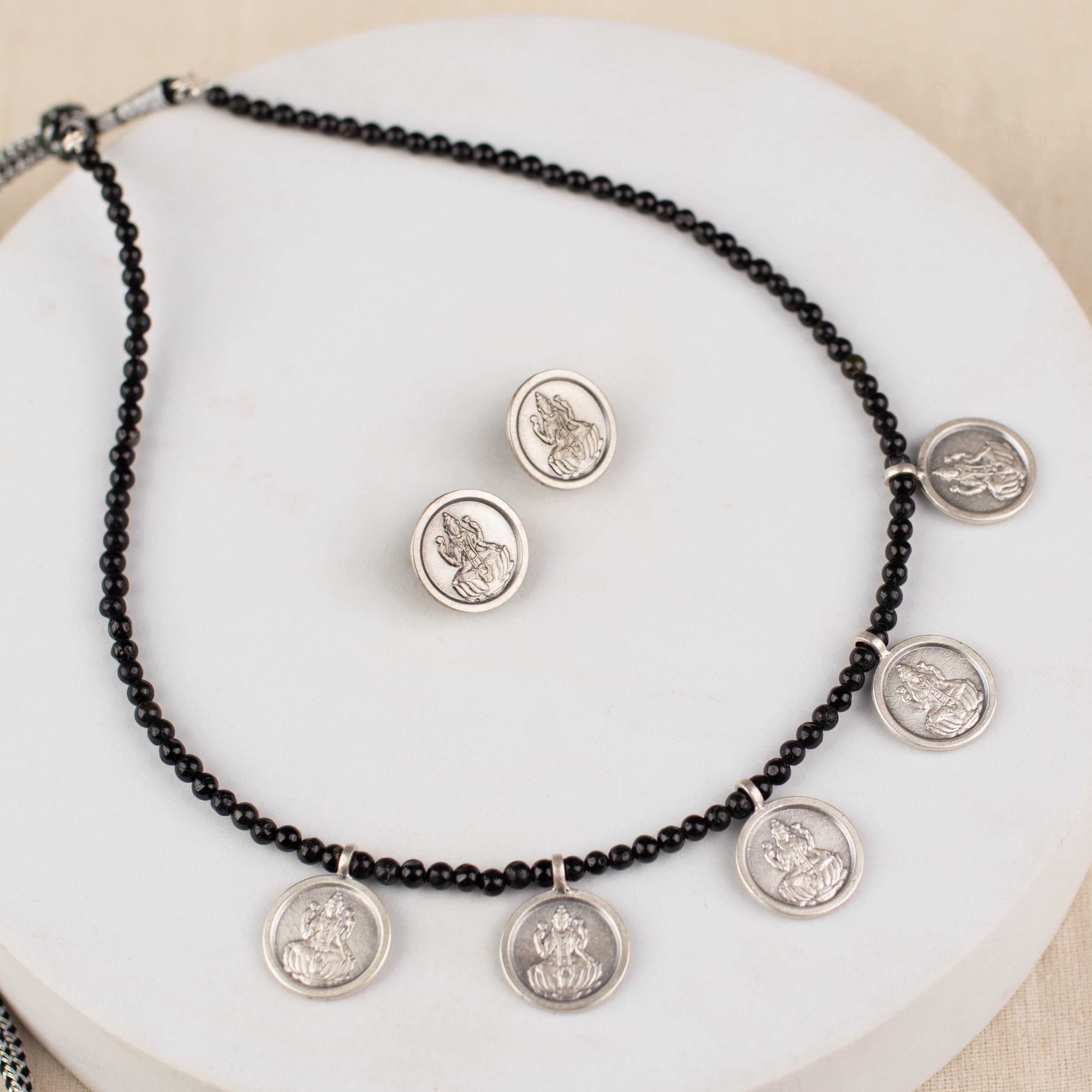 Black Onyx Silver Putali Haar Set