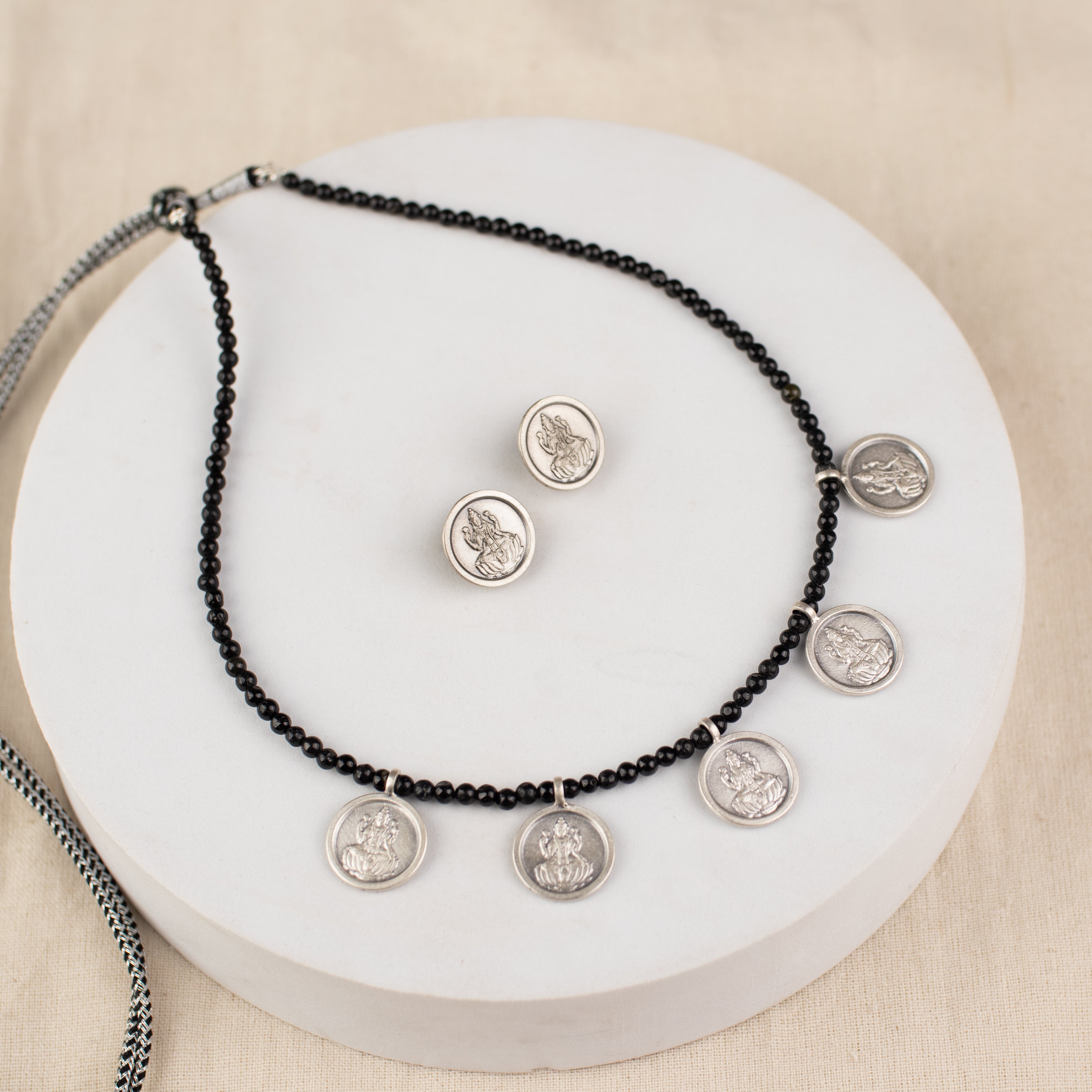 Black Onyx Silver Putali Haar Set