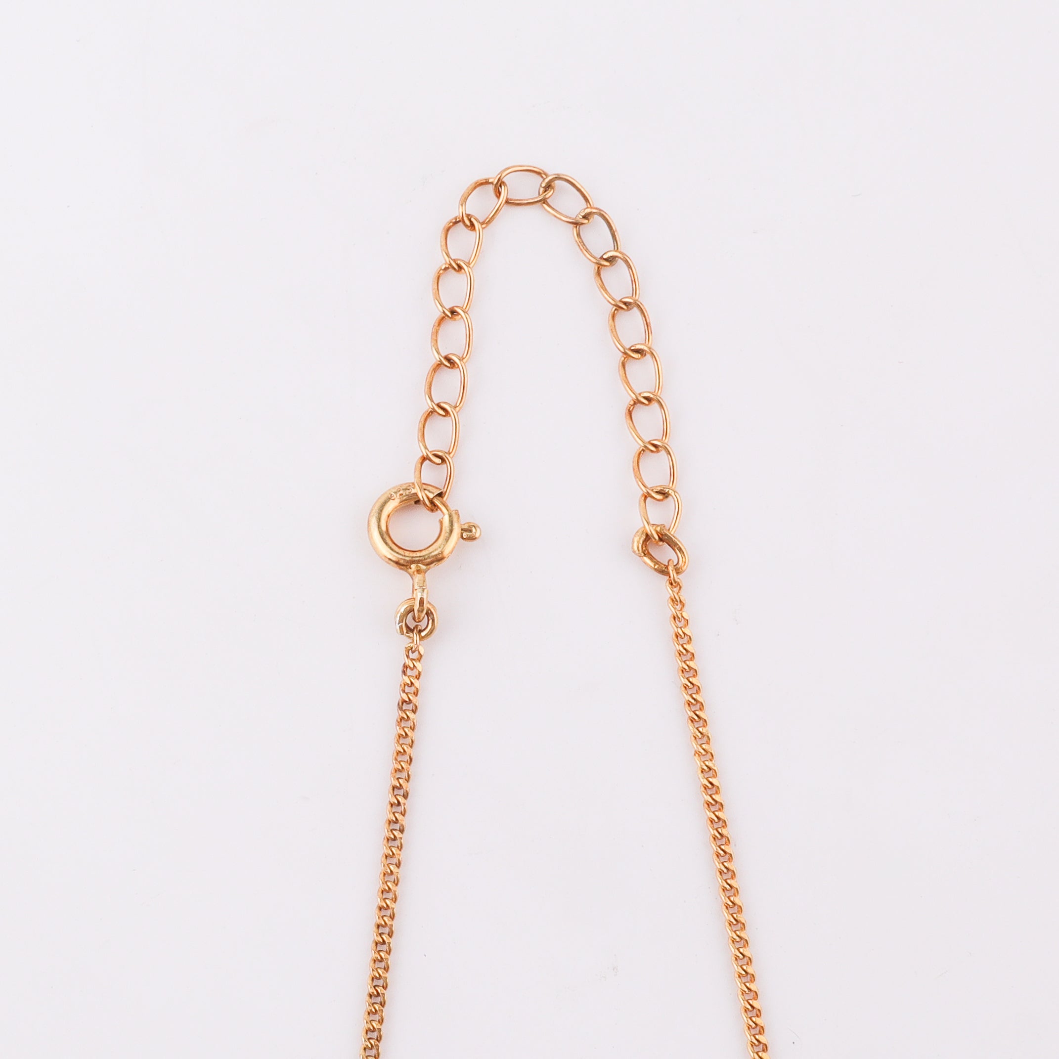 Gold chain necklace with oval links