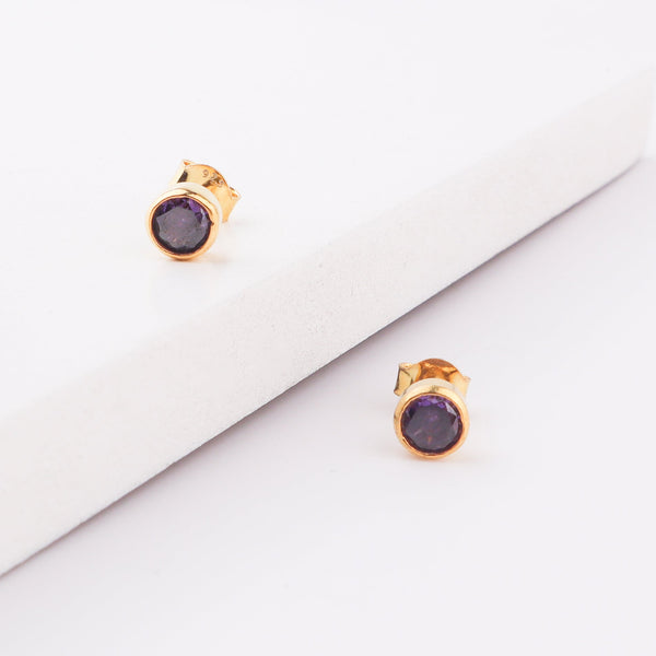 Green gemstone stud earring with gold setting
