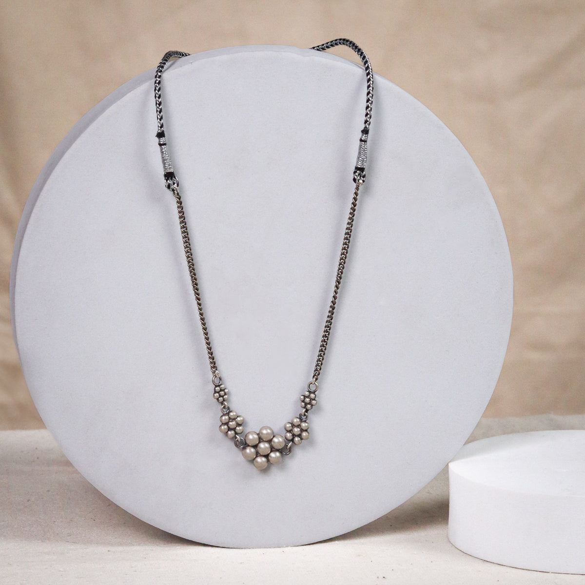 Silver 5 Kudi Choker