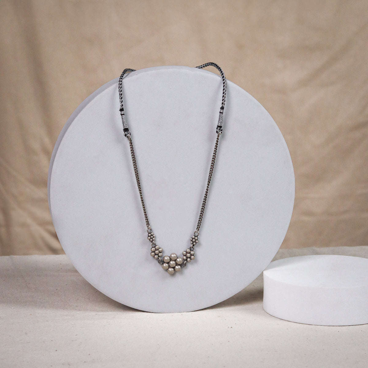 Silver 5 Kudi Choker