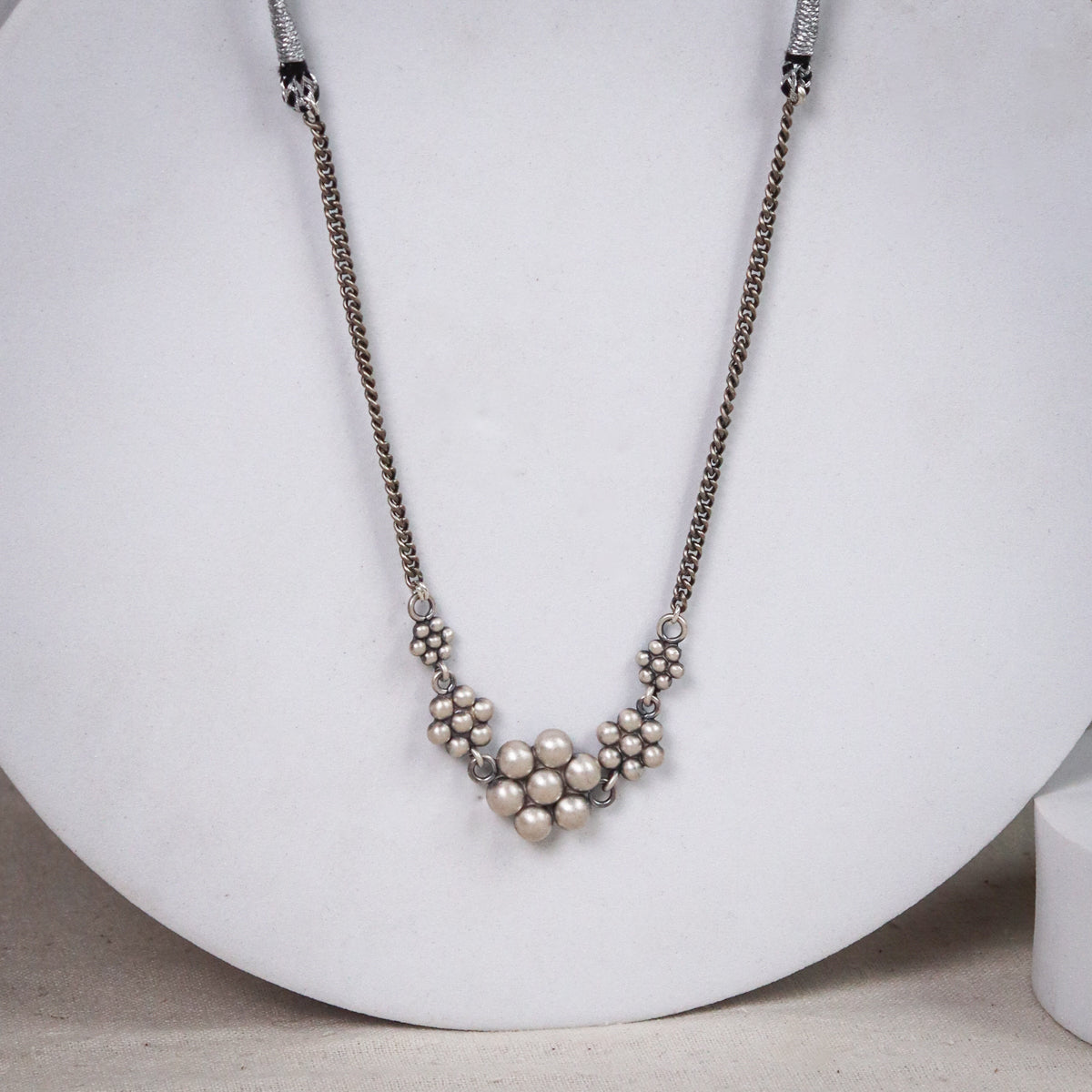 Silver 5 Kudi Choker