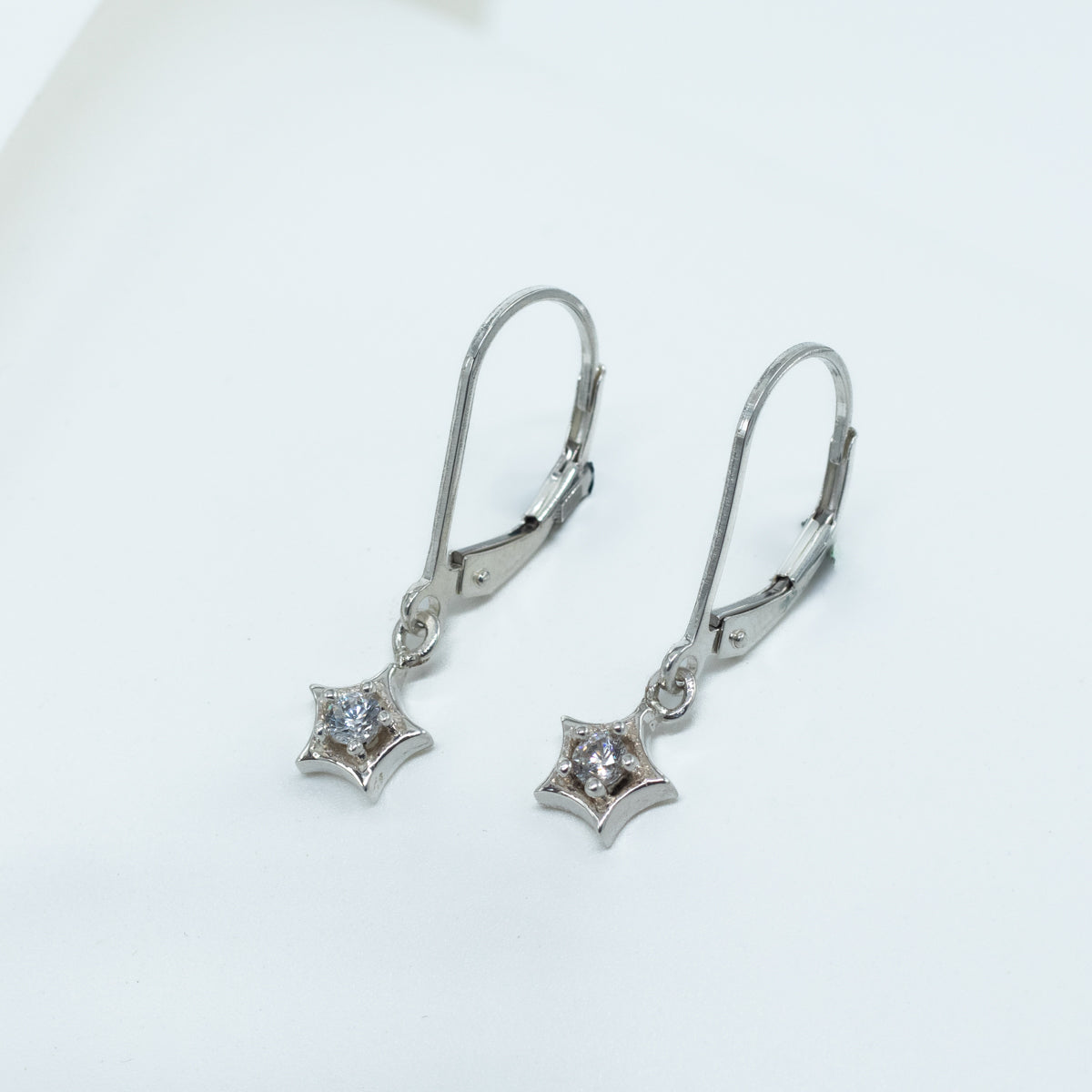 Minimal star silver earrings design