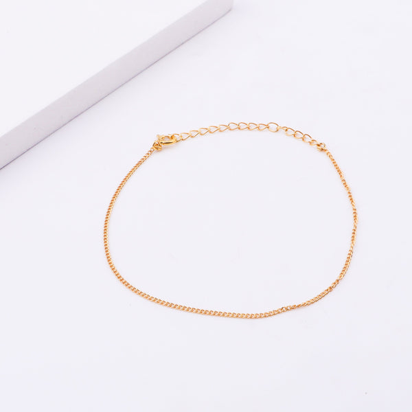 Gold chain bracelet with certification label
