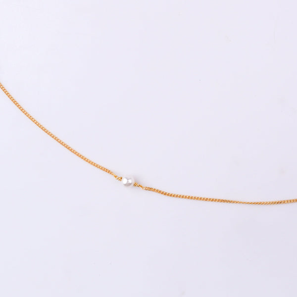 Gold chain with pearl accents