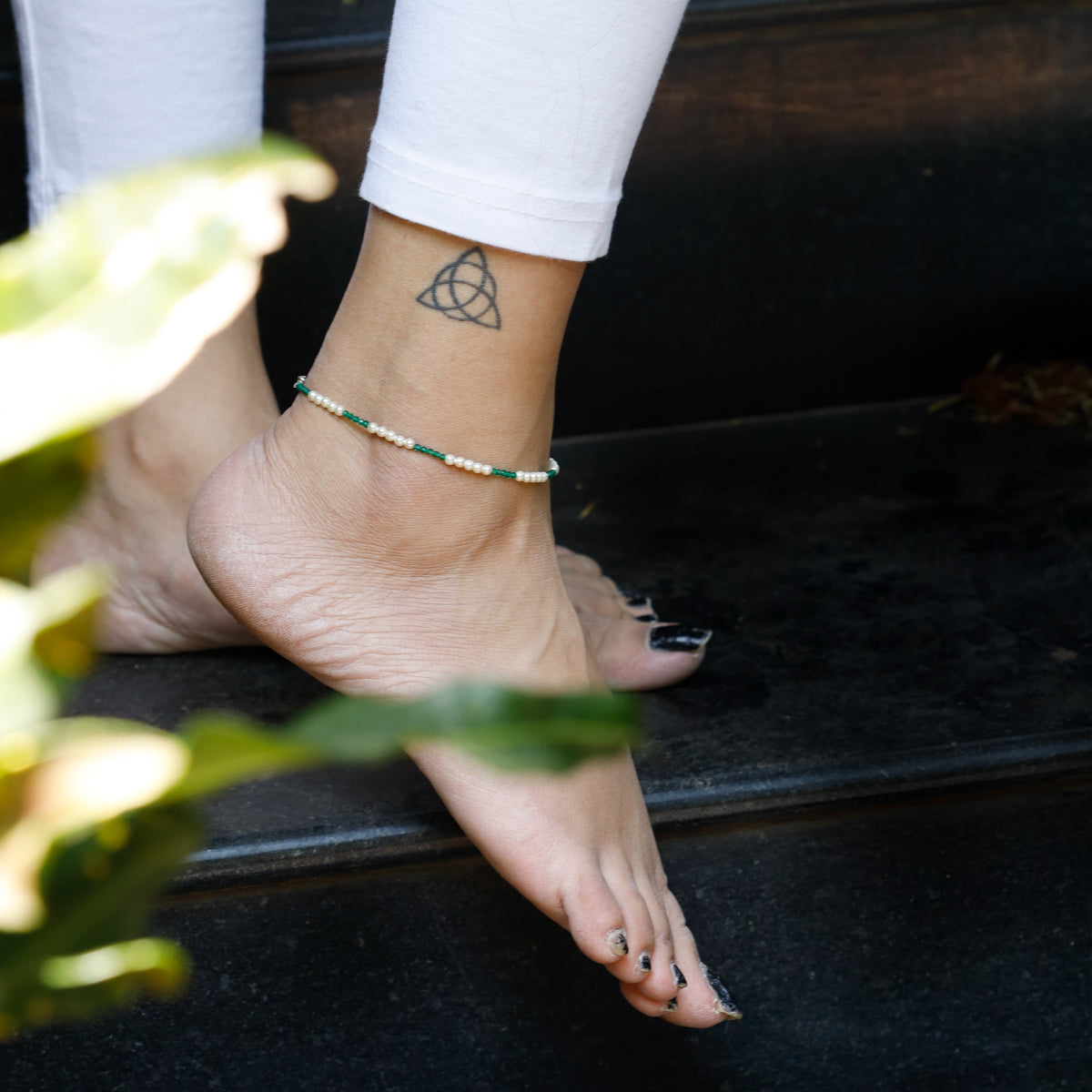 Green Onyx and Creamy Pearls Silver Anklet