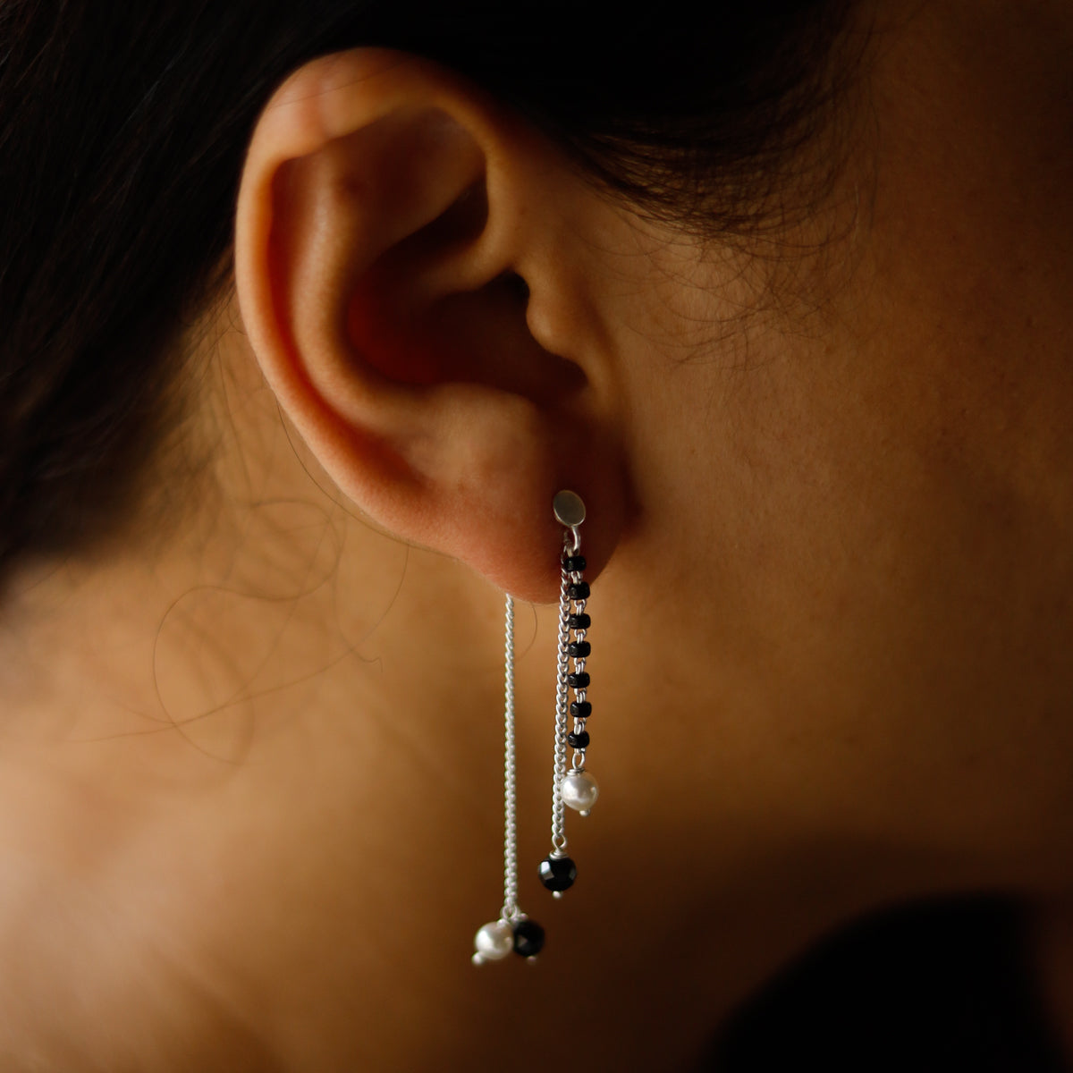 Silver Three Layer Chain Earring with Pearl and Black Spinel