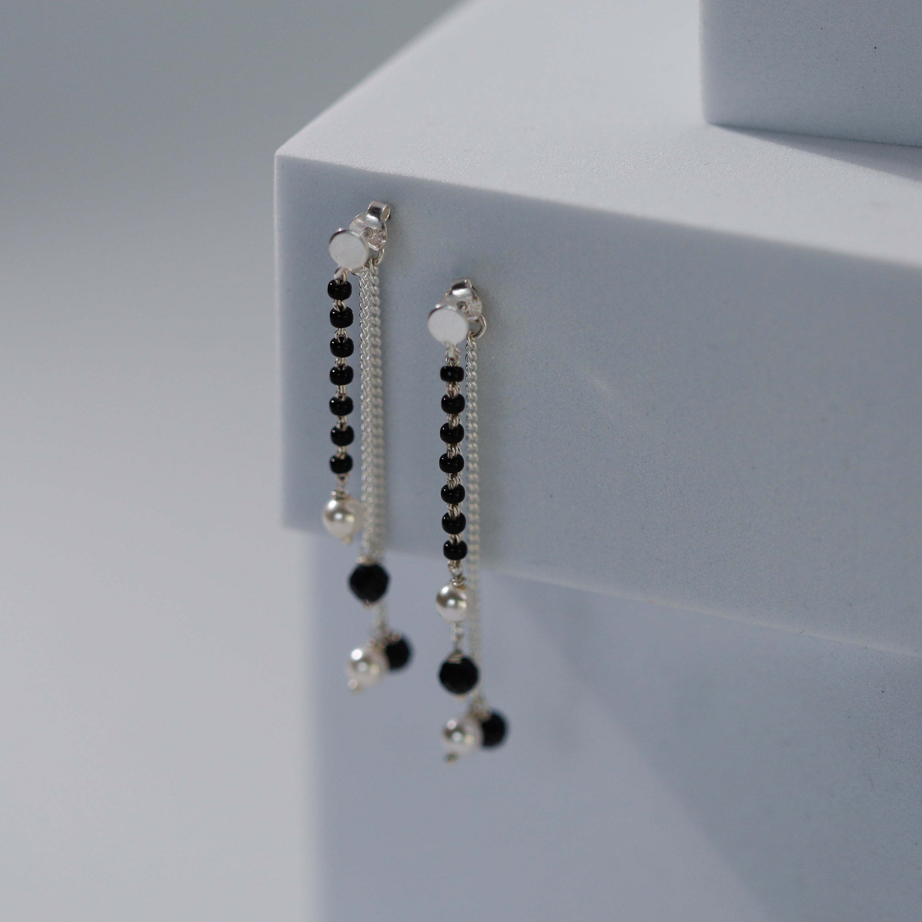Silver Three Layer Chain Earring with Pearl and Black Spinel
