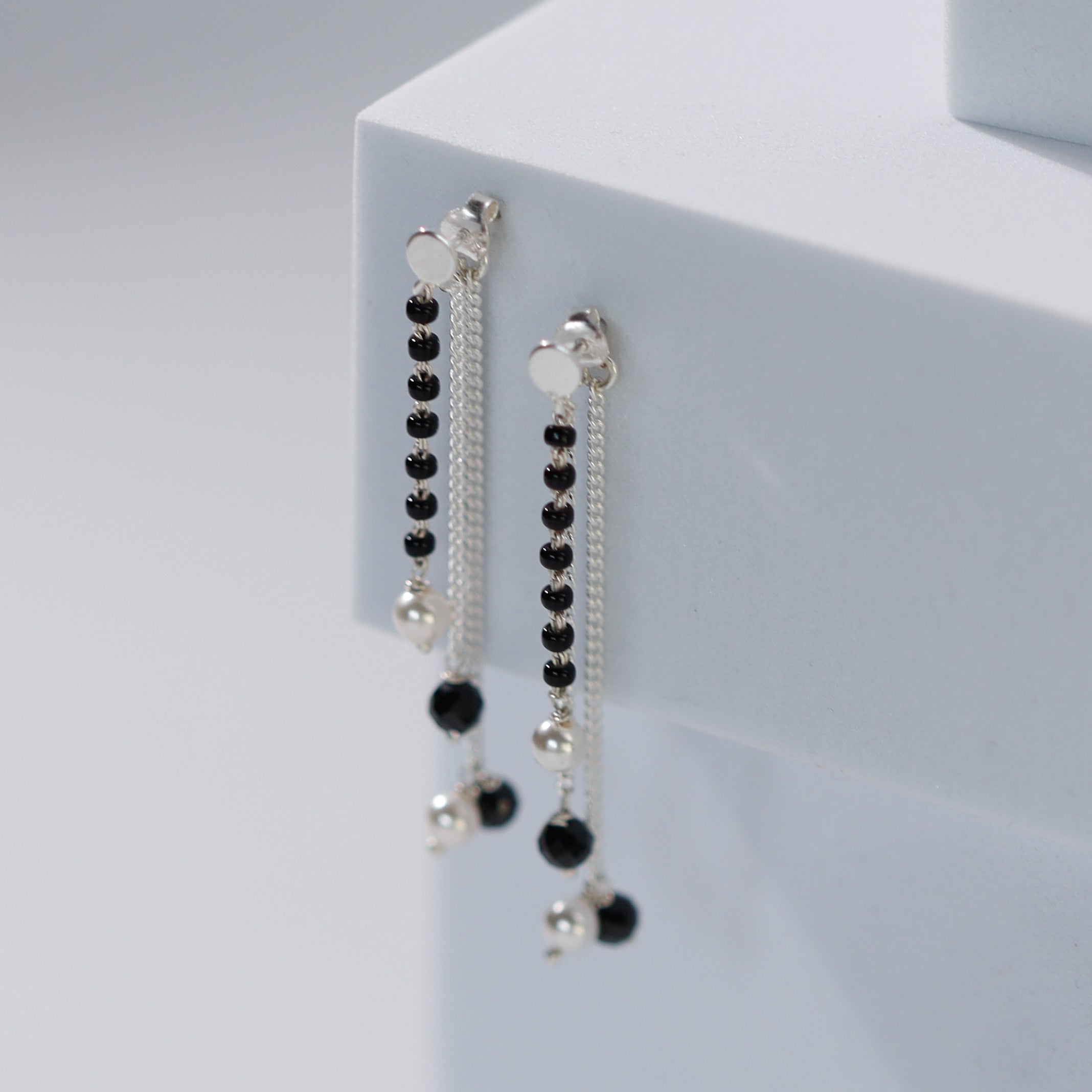 Silver Three Layer Chain Earring with Pearl and Black Spinel