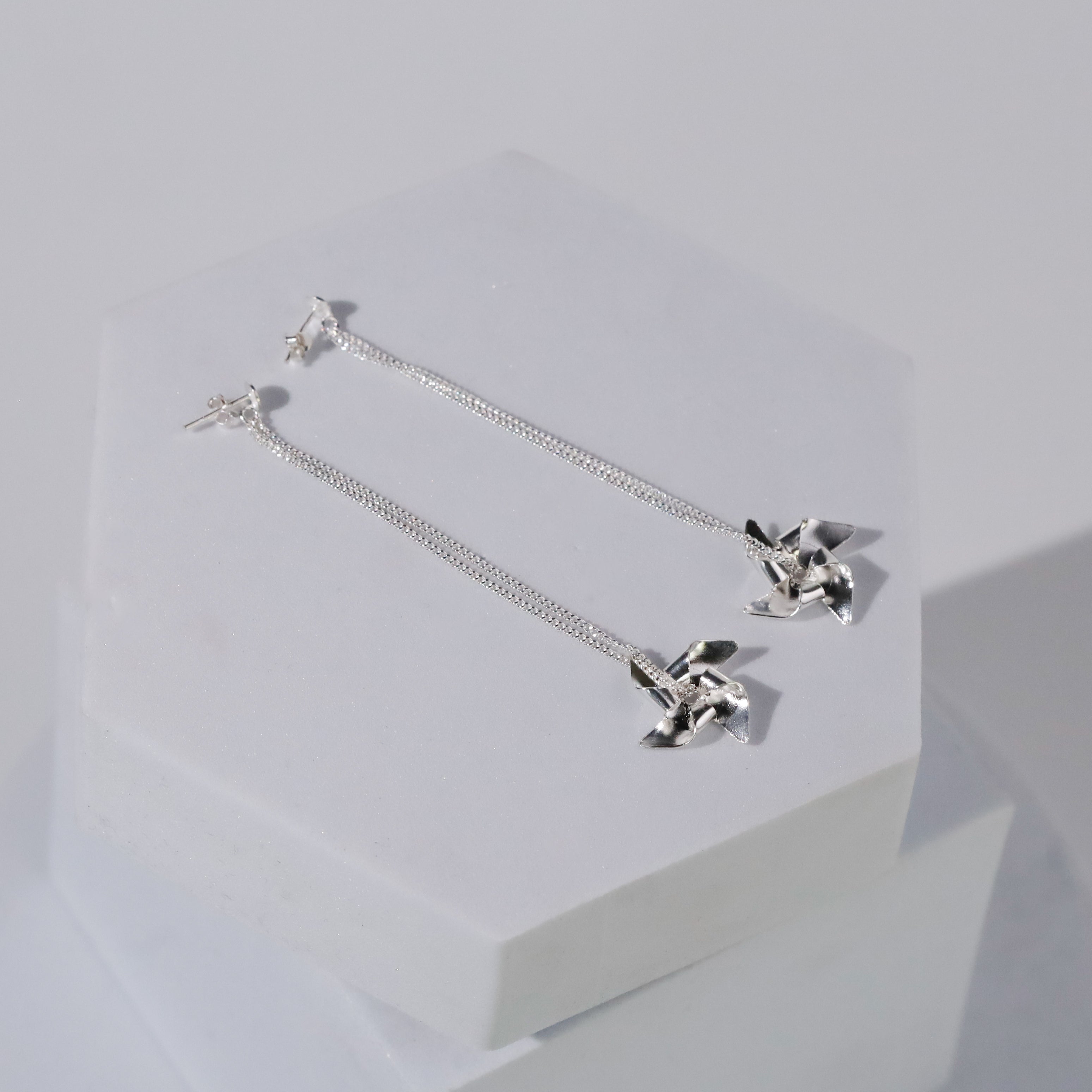 Pinwheel Chain - Fold Earring ( Shiny Silver Earring )