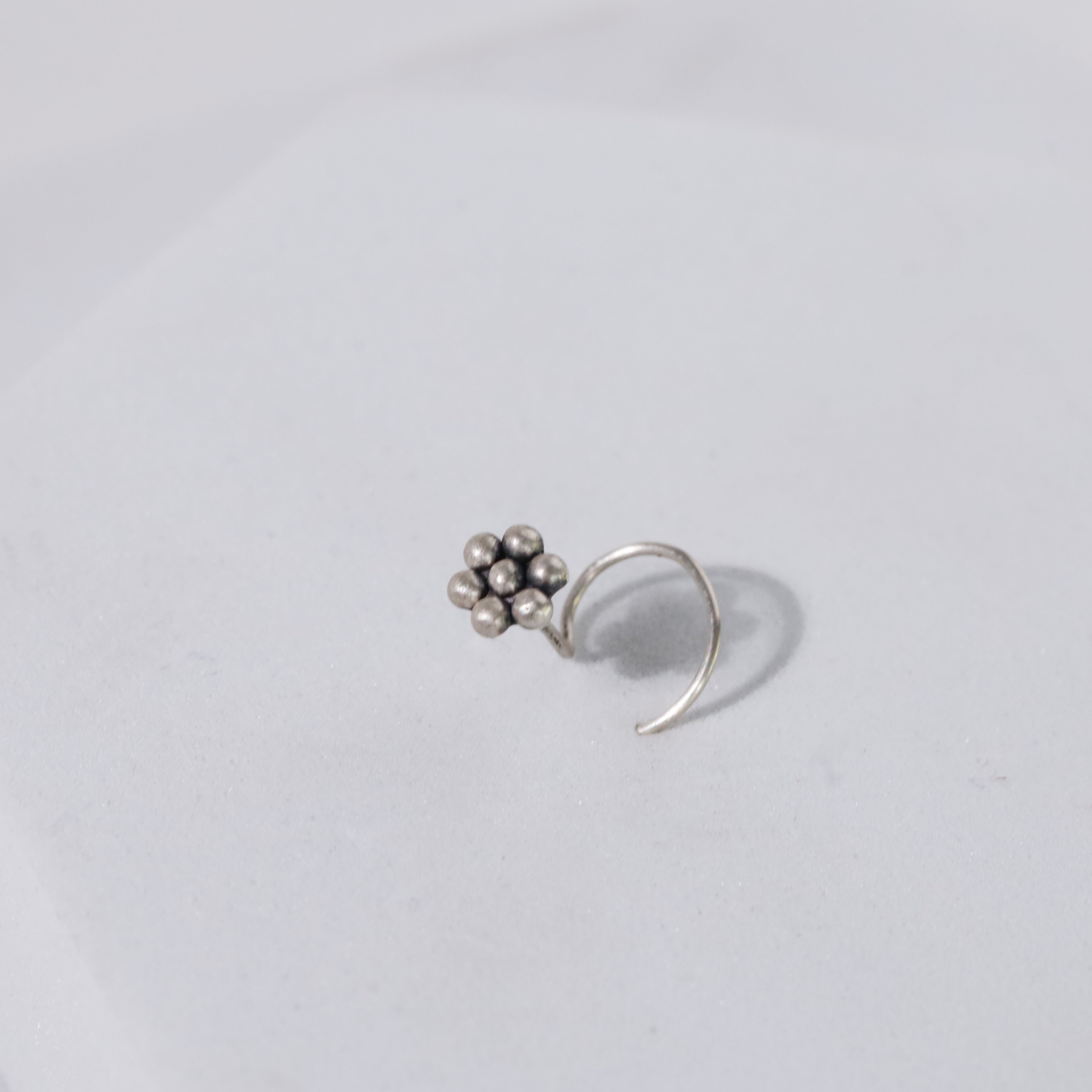 Itihaas Kudi Nose pin: Small (Pierced)